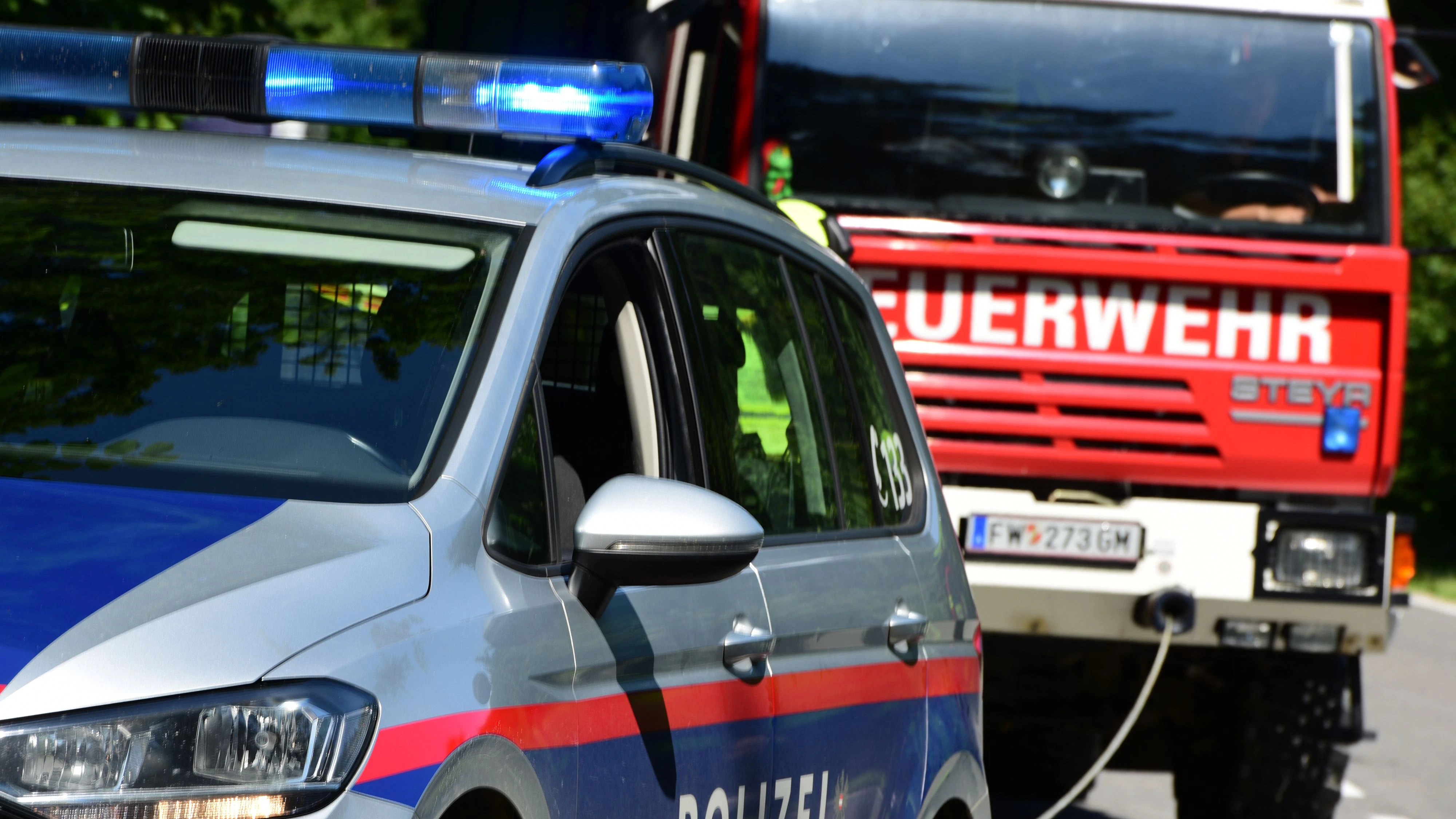 Polizei, Feuerwehr und Wasserrettung suchen nach dem Mädchen. (Symbolbild)