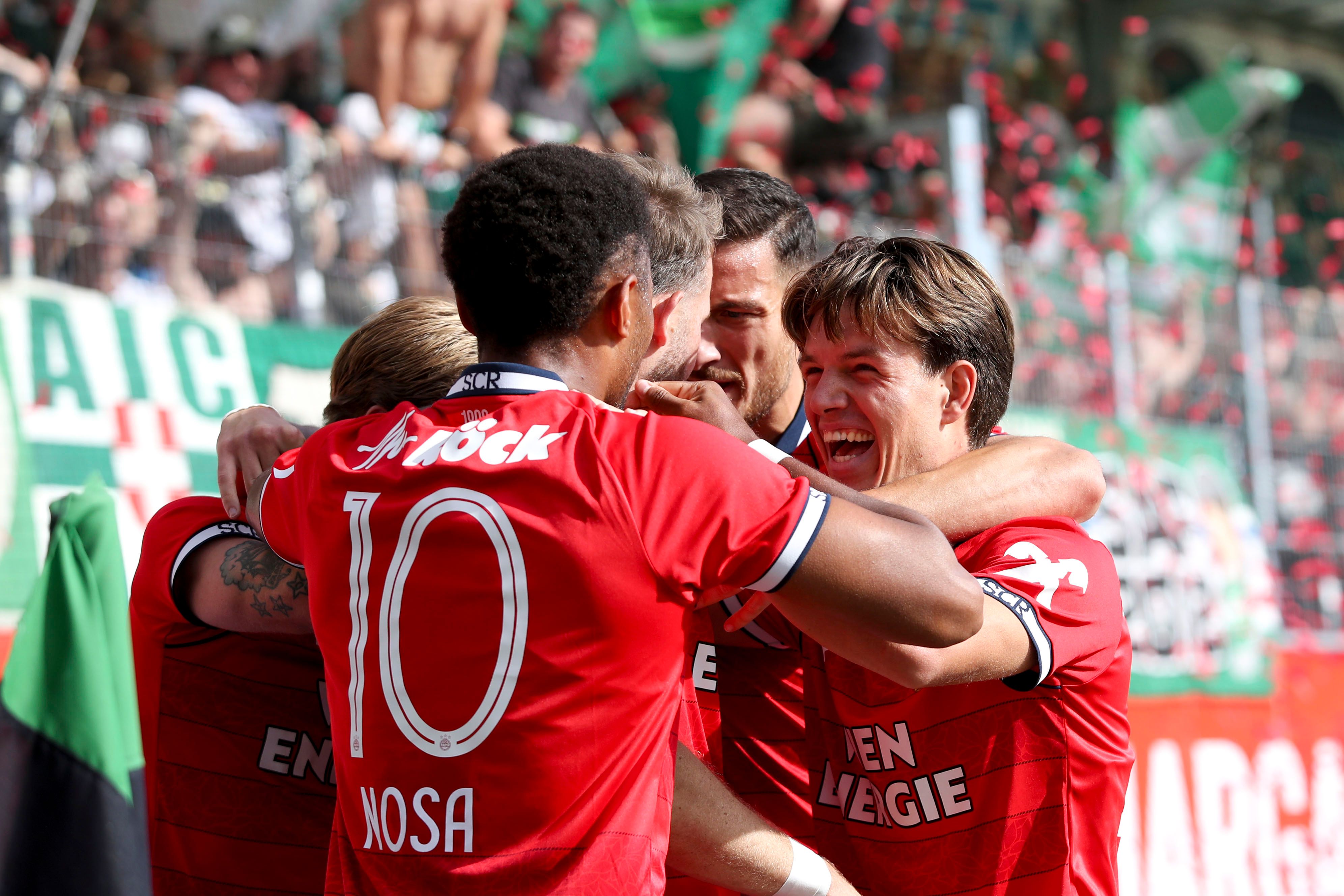 Rapid jubelt in Ried früh