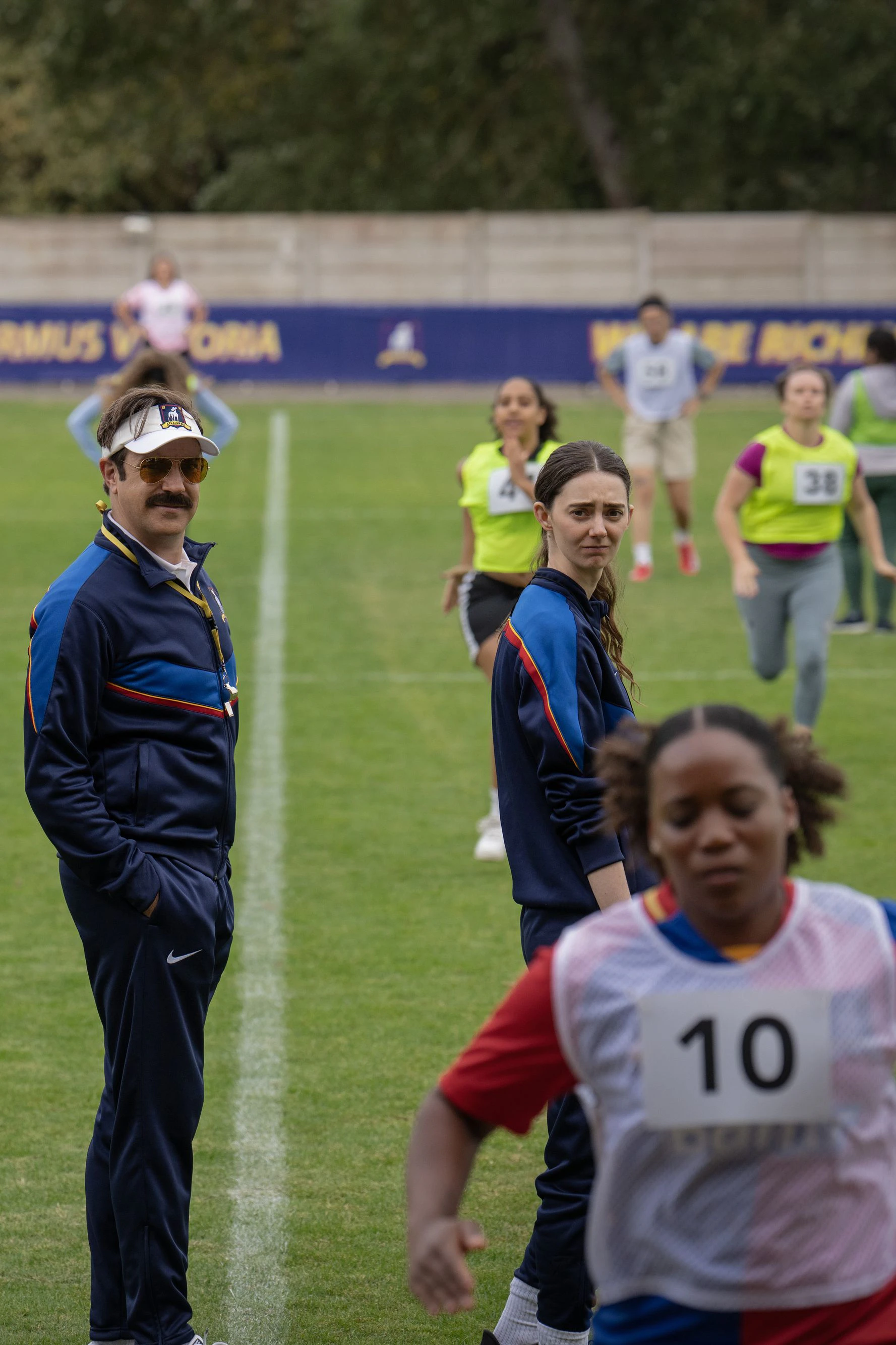 Ted auf Talentsuche: In Staffel der Erfolgsserie "Ted Lasso" trainiert der sympatische Amerikaner das neue Frauenteam des Richmond FC