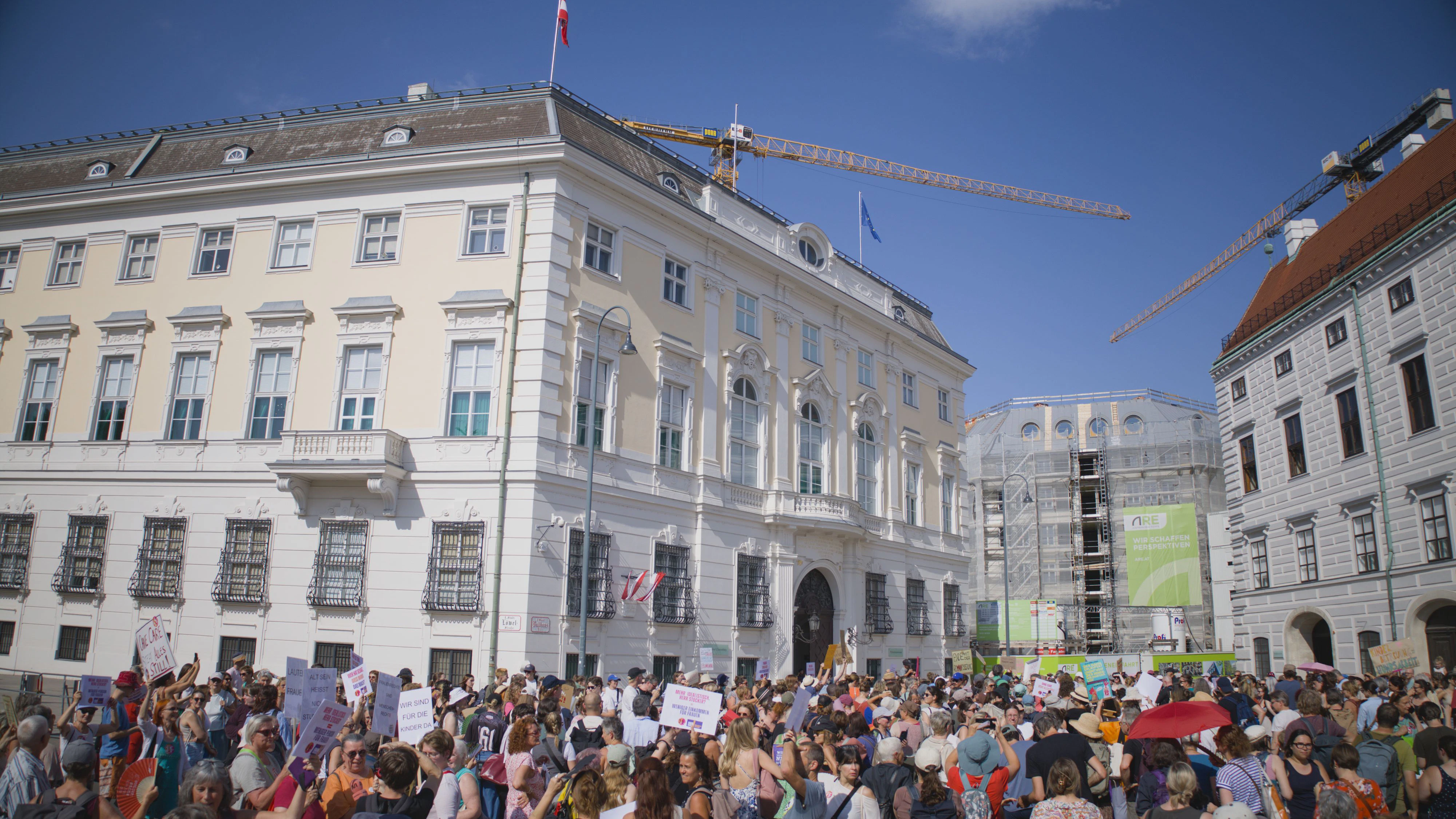 Heute.at - Uns reicht es! – Wütender Protest vor Kanzleramt