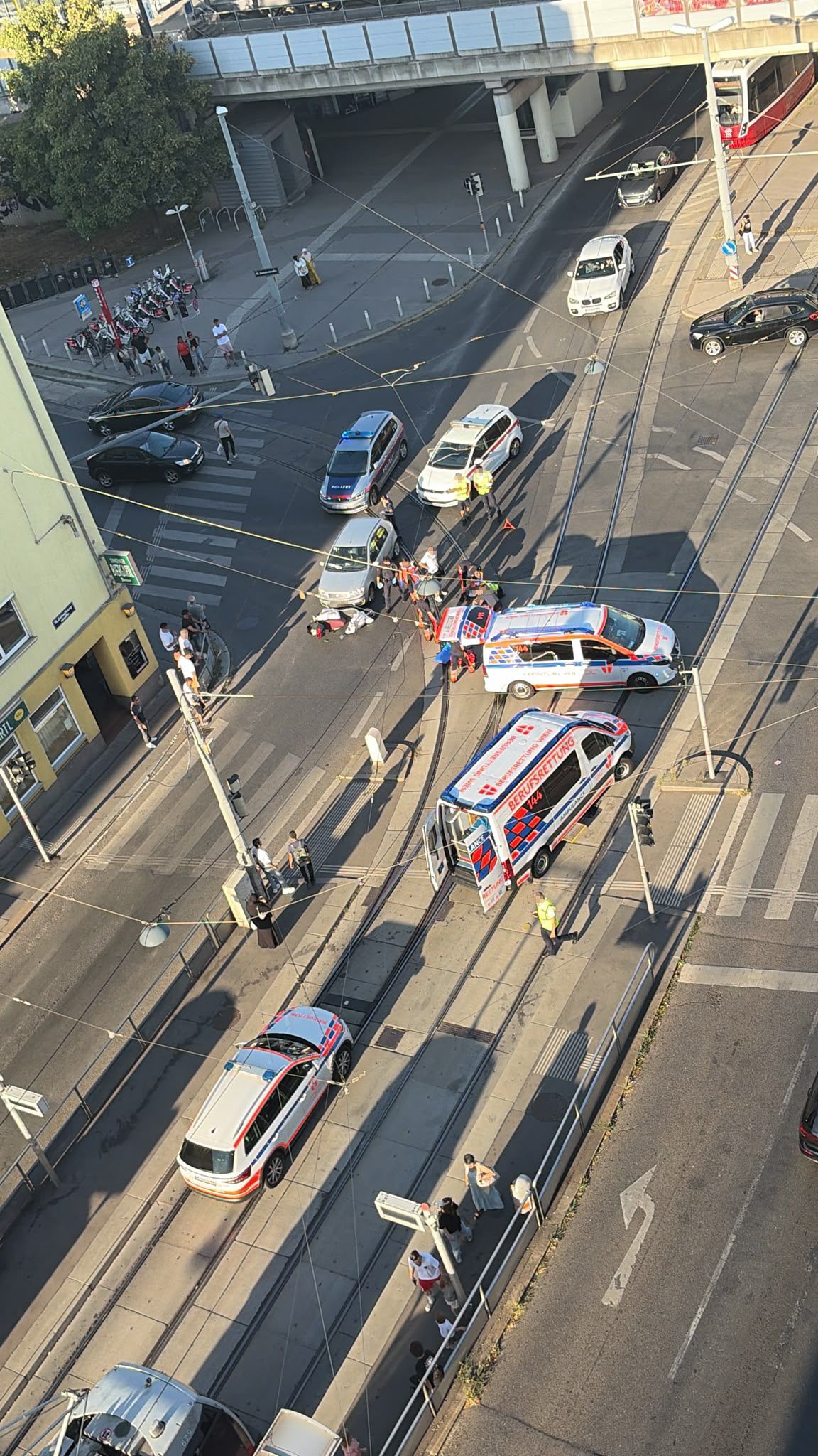 Heute.at - Mopedlenkerin nach Crash mit Fiat in Wien verletzt