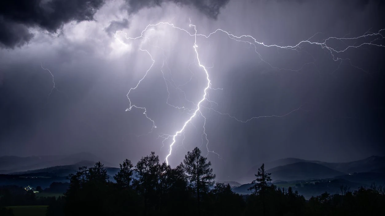 Heute.at - Gewitter im Anmarsch – Karte zeigt, wo es kracht