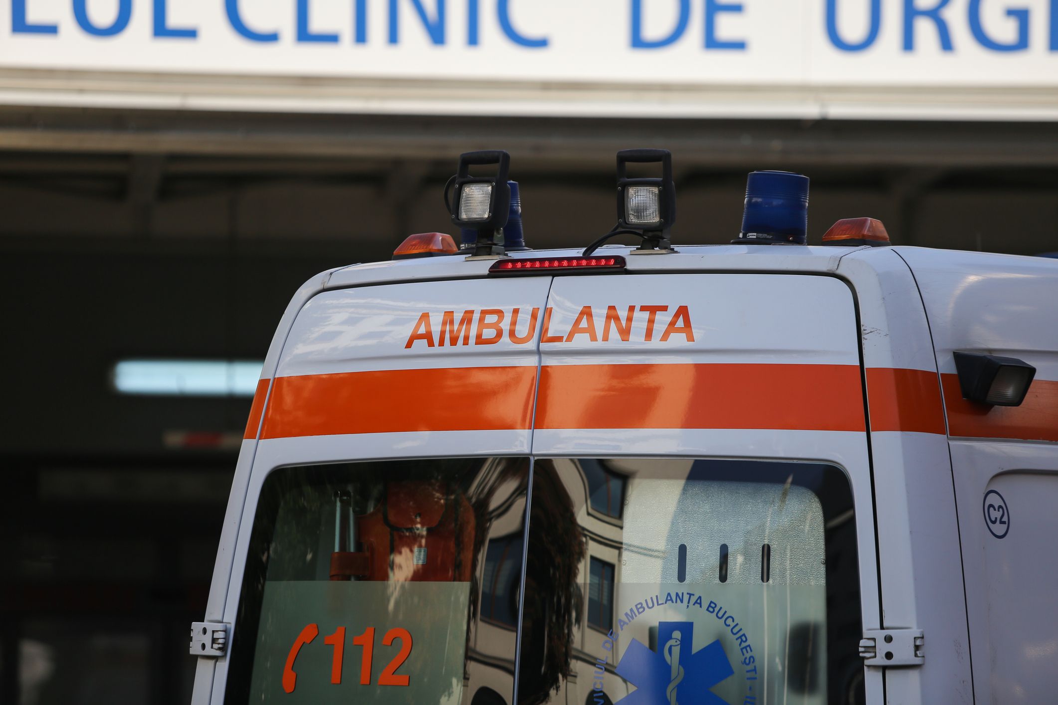 In Rumänien griff ein Mob einen Krankenwagen an.