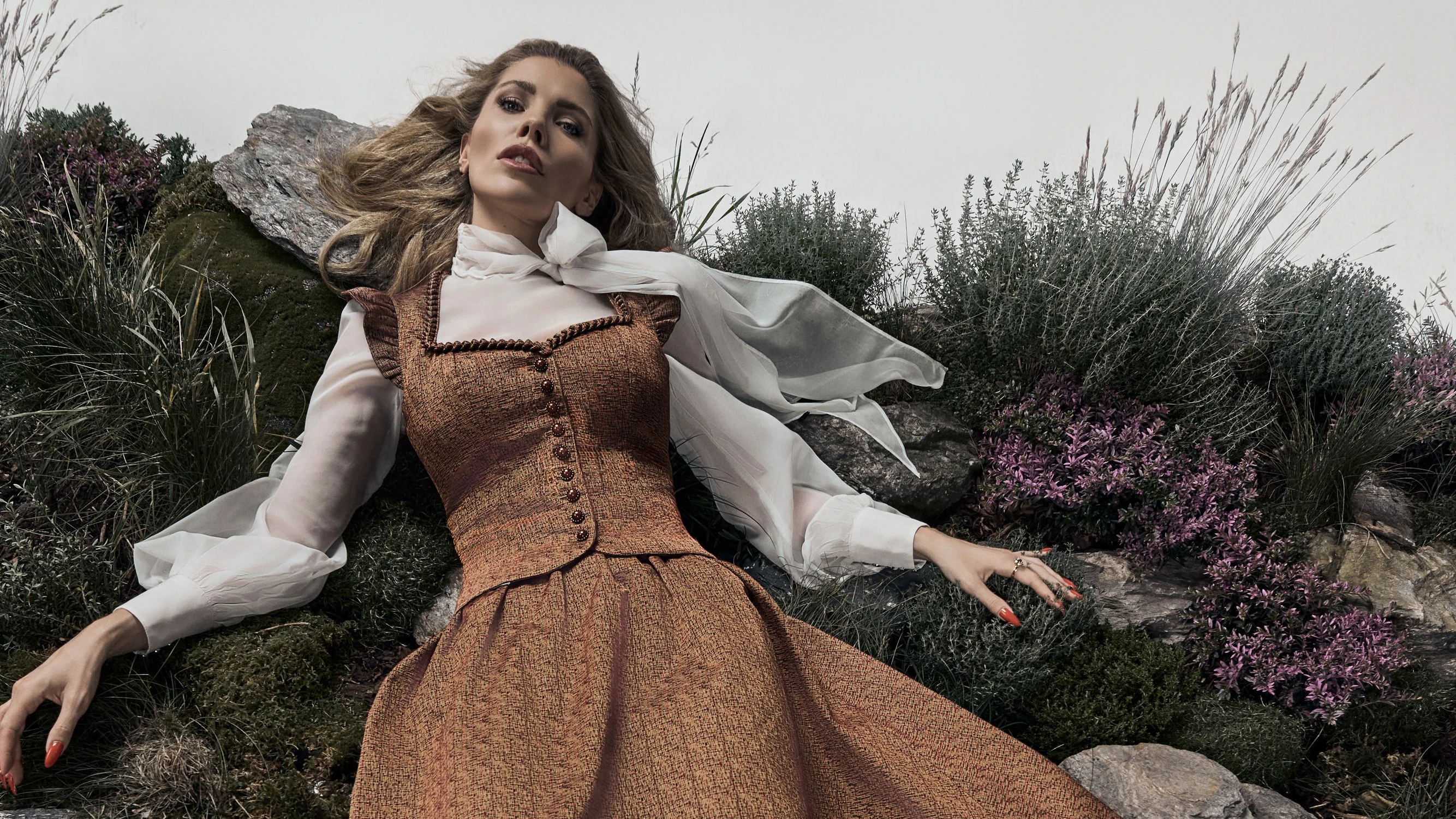 Heute.at - So viel kosten Victoria Swarovskis neue Dirndl-Looks
