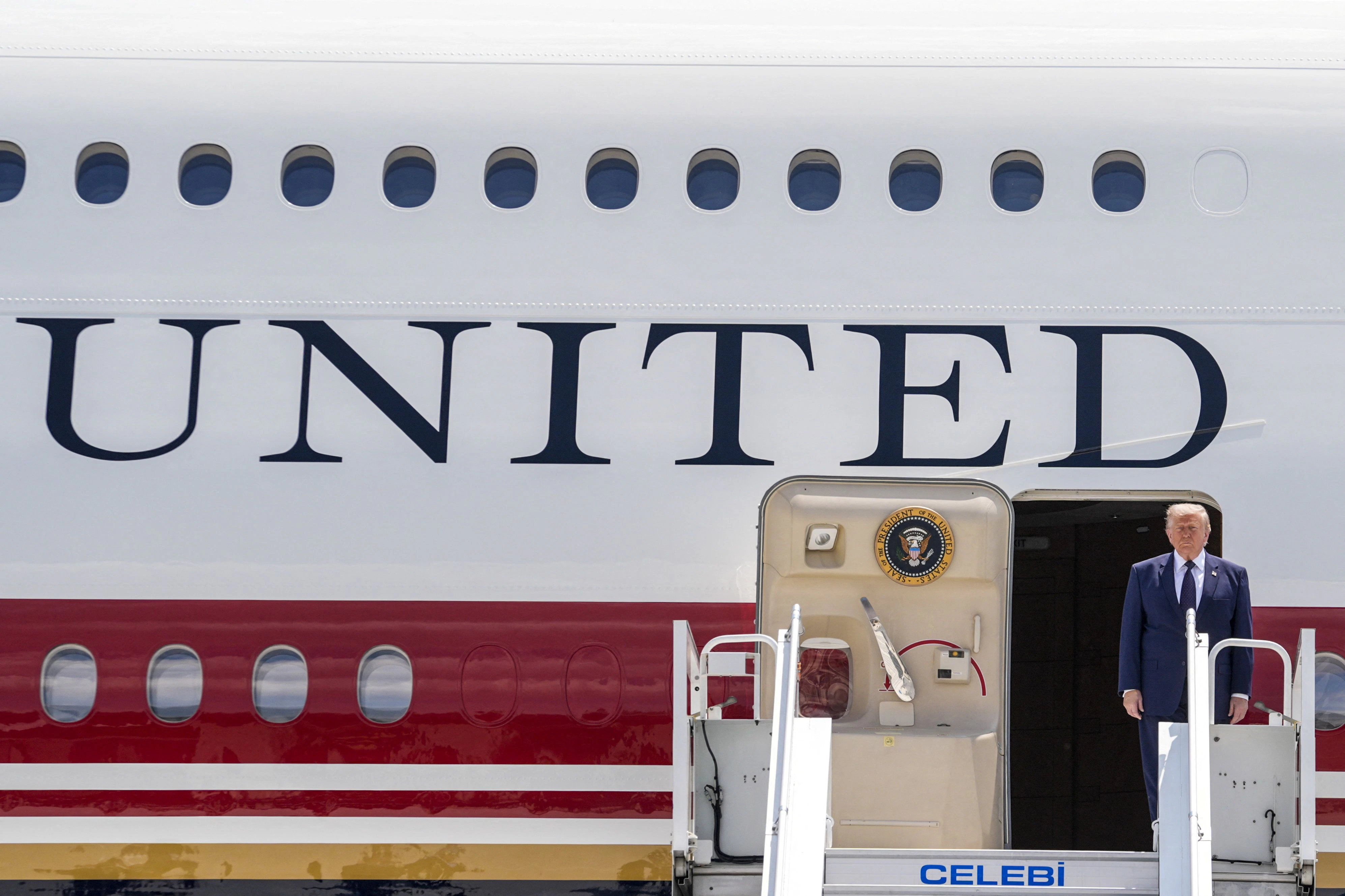 Der Jet entspricht nach einigen Umbauten Trumps Ansprüchen an Komfort, verfügt aber laut Medienberichten nicht über ausreichende Sicherheitsmaßnahmen