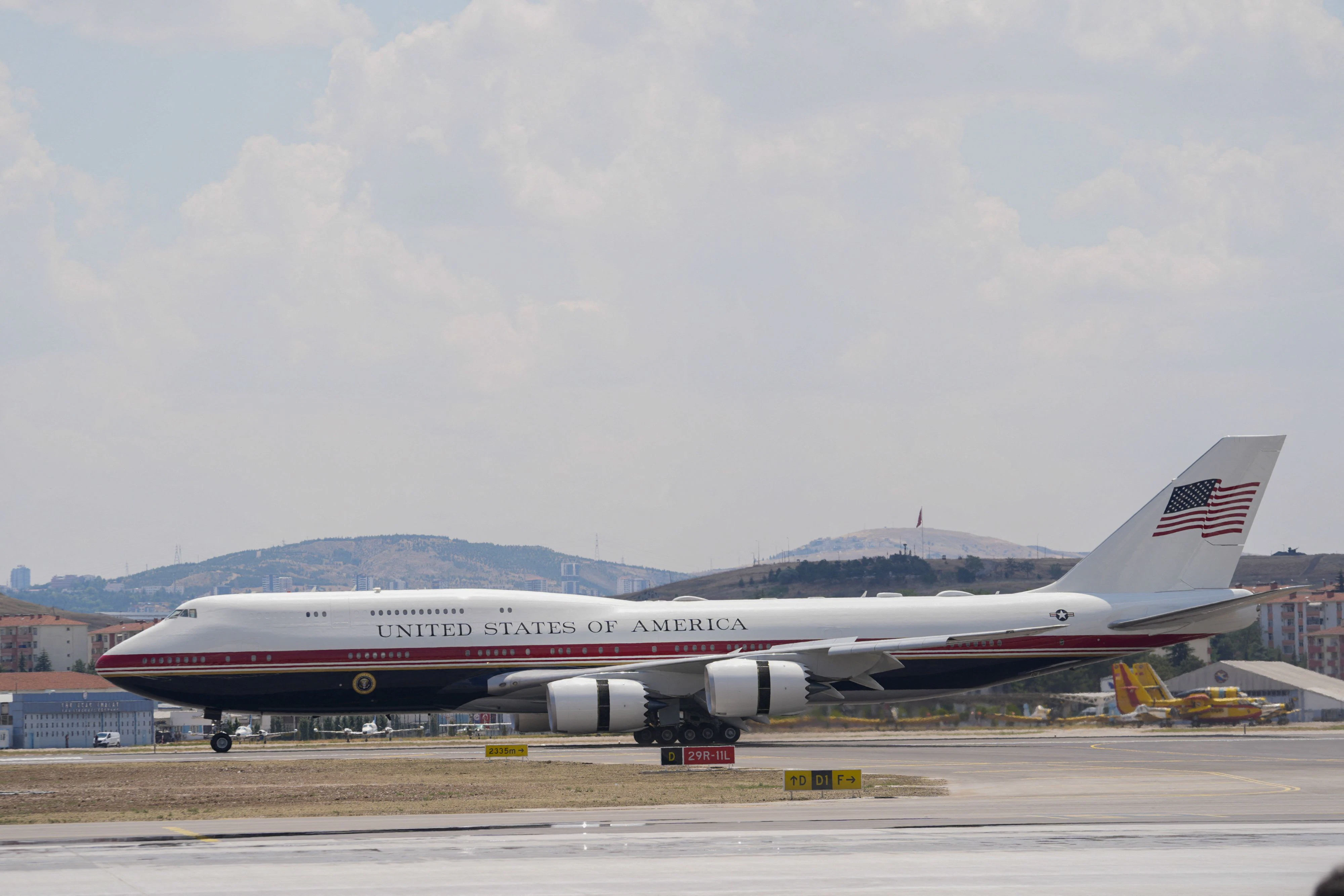 Ankunft in Ankara am 7. Juli: Trump flog in seiner neuen Air Force One, einer Boeing 747-8, die er vergangenes Jahr vom Herrscherhaus in Katar als Geschenk bekam