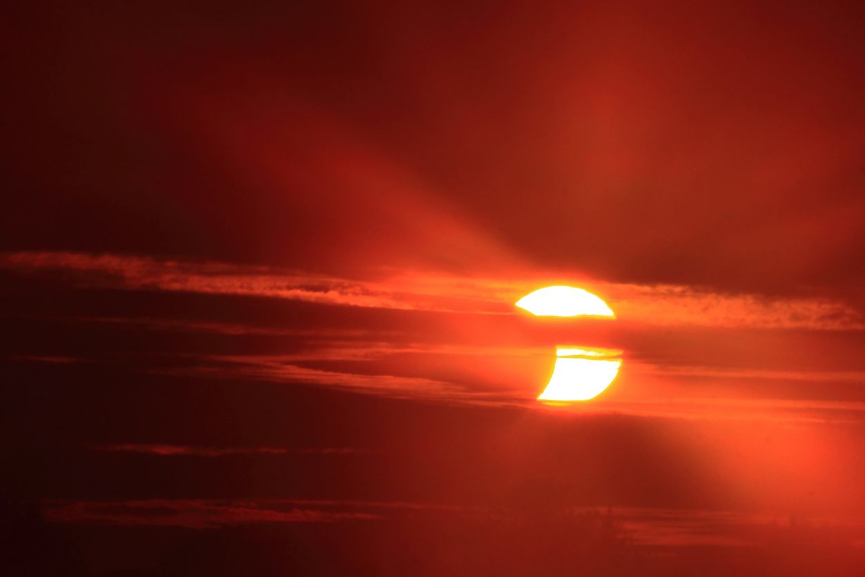 Über Österreich zieht am Mittwochabend eine partielle Sonnenfinsternis hinweg.