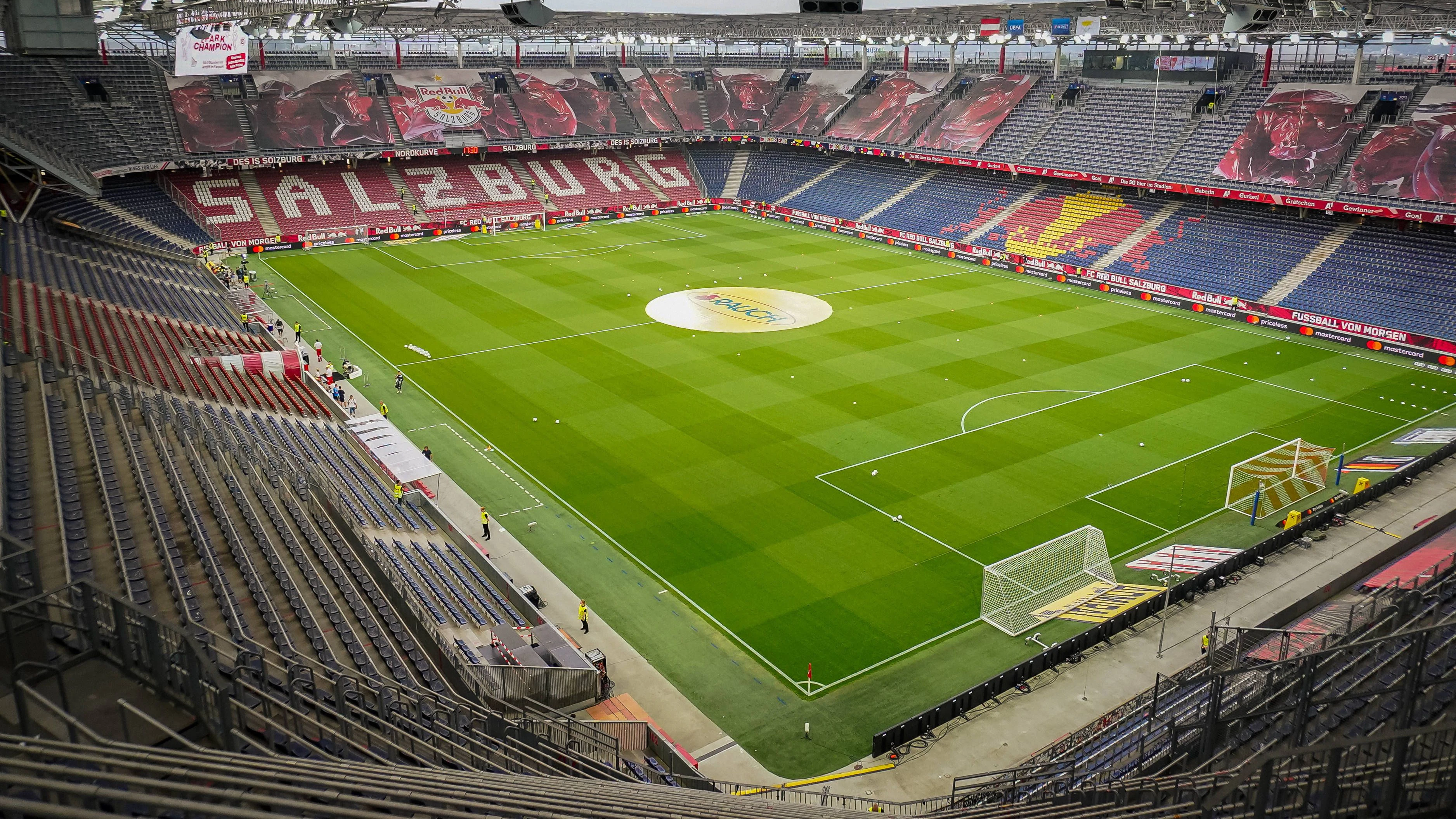 Im Stadion von Salzburg geht der UEFA Supercup über die Bühne. 