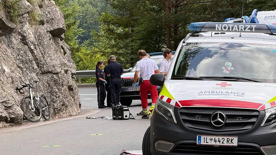 Heute.at - Tourist (18) rast mit Rennrad in Tiroler Felswand – tot