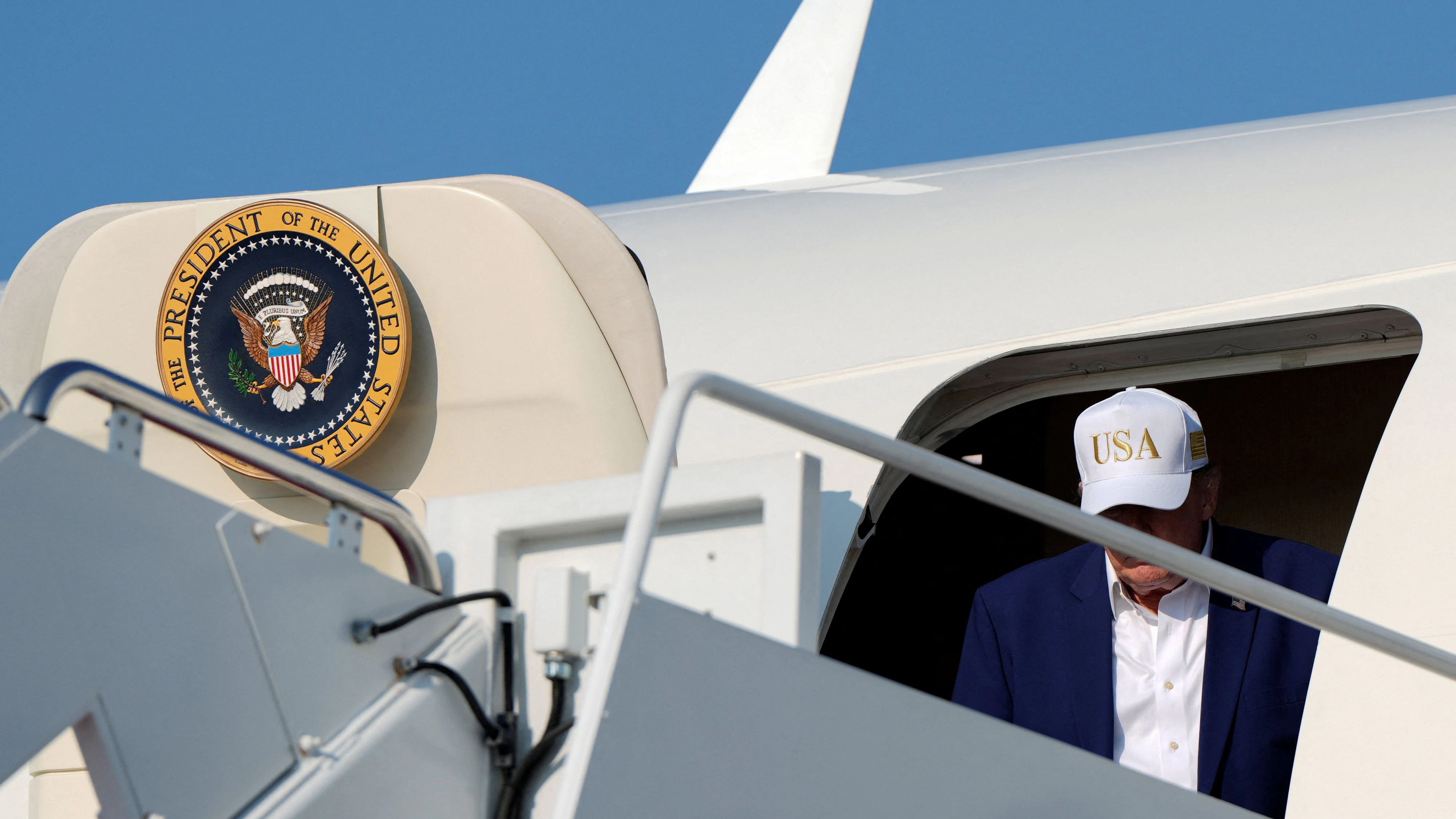 Heute.at - Enthüllt! Trump wechselte nach Drohung das Flugzeug