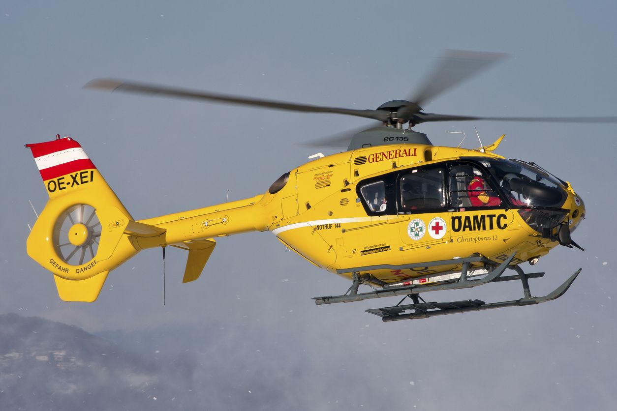 Der Mann wurde per Notarzthubschrauber geborgen.