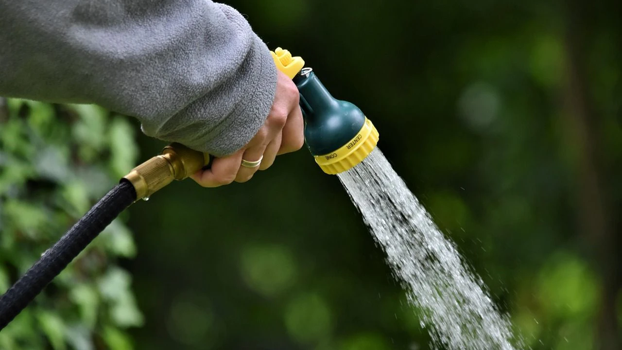 Wasser aus der Dusche