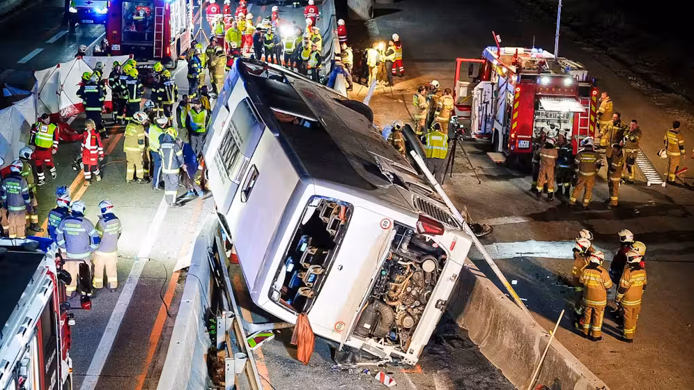 Bei dem Unfall gab es einen Toten und neun Verletzte.