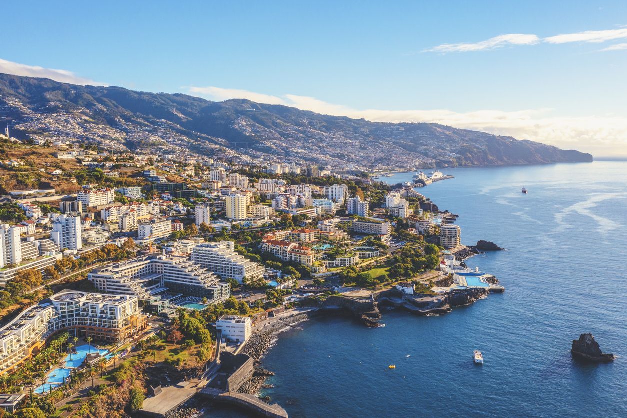 Auch die portugiesische Blumeninsel Madeira ist Ziel dieser Reisen. (Archivbild)