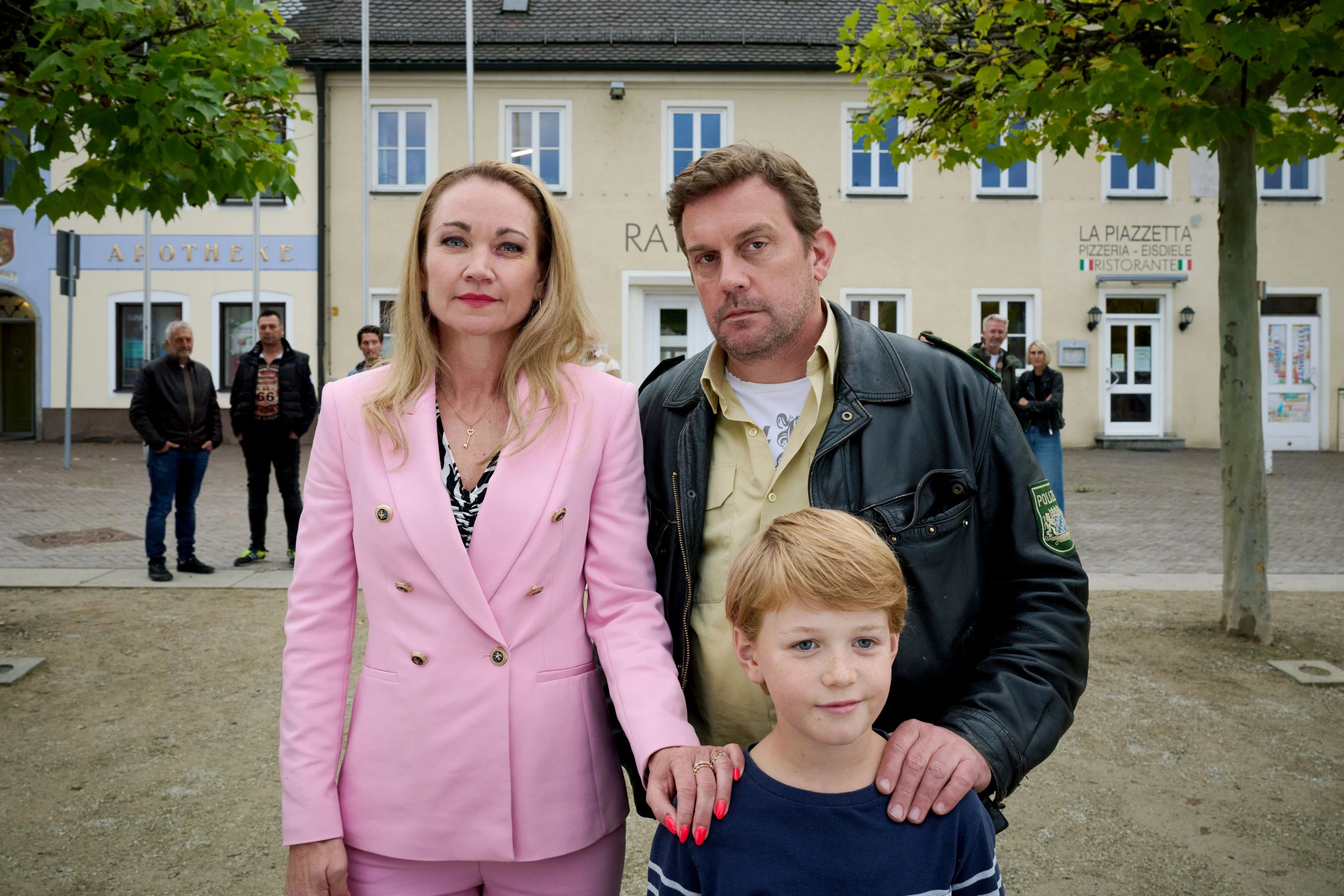Eberhofers Dauerfreundin Susi (Lisa Maria Potthoff) möchte diesmal Bürgermeisterin werden, ihr gemeinsamer Sohn Paul (Pelle Küffner) Ballerina