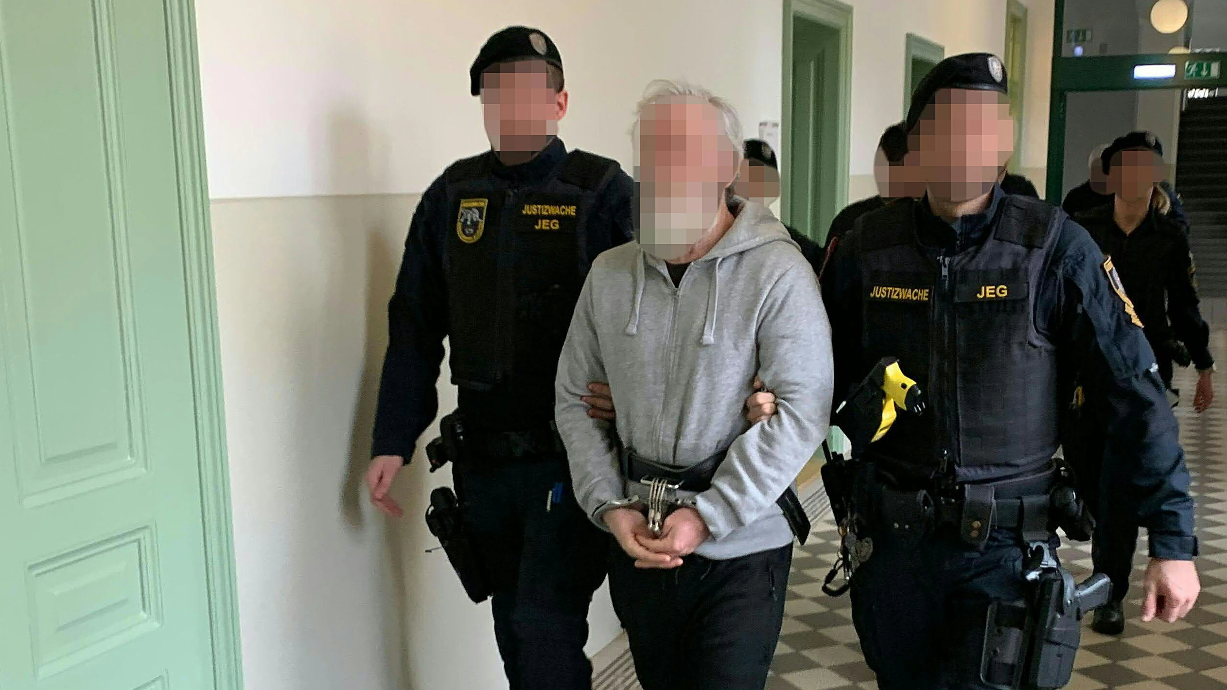Heute.at - Raub, Schüsse auf Polizei – lebenslange Haft für Mann