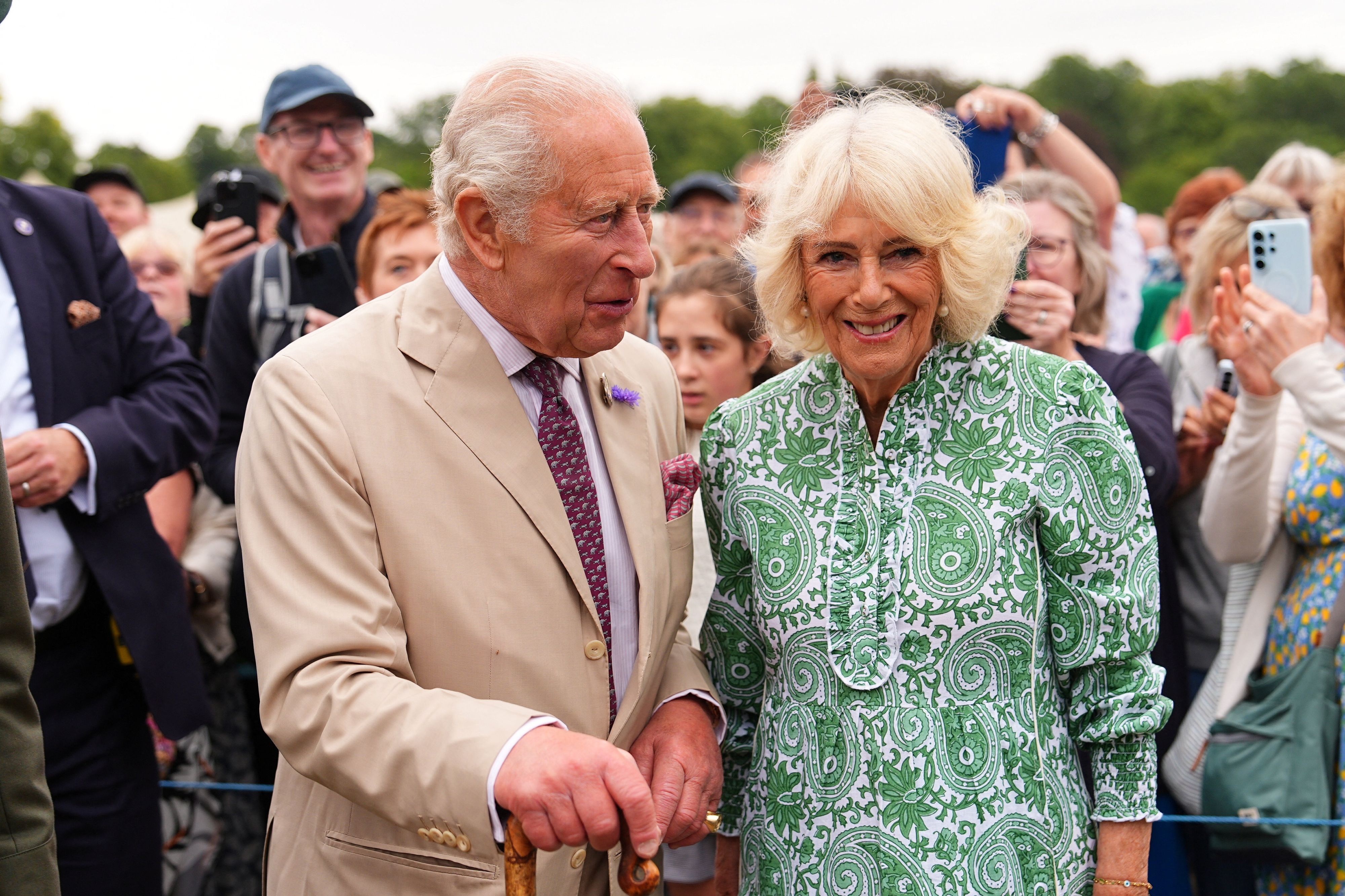 König Charles genießt seinen Sommer derzeit in den schottischen Highlands. 