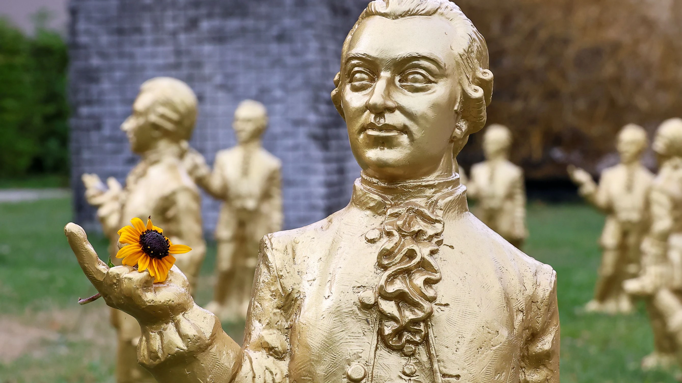 Gerade einmal 20 Mini-Mozarts blieben übrig, bevor die Ausstellung beendet wurde.
