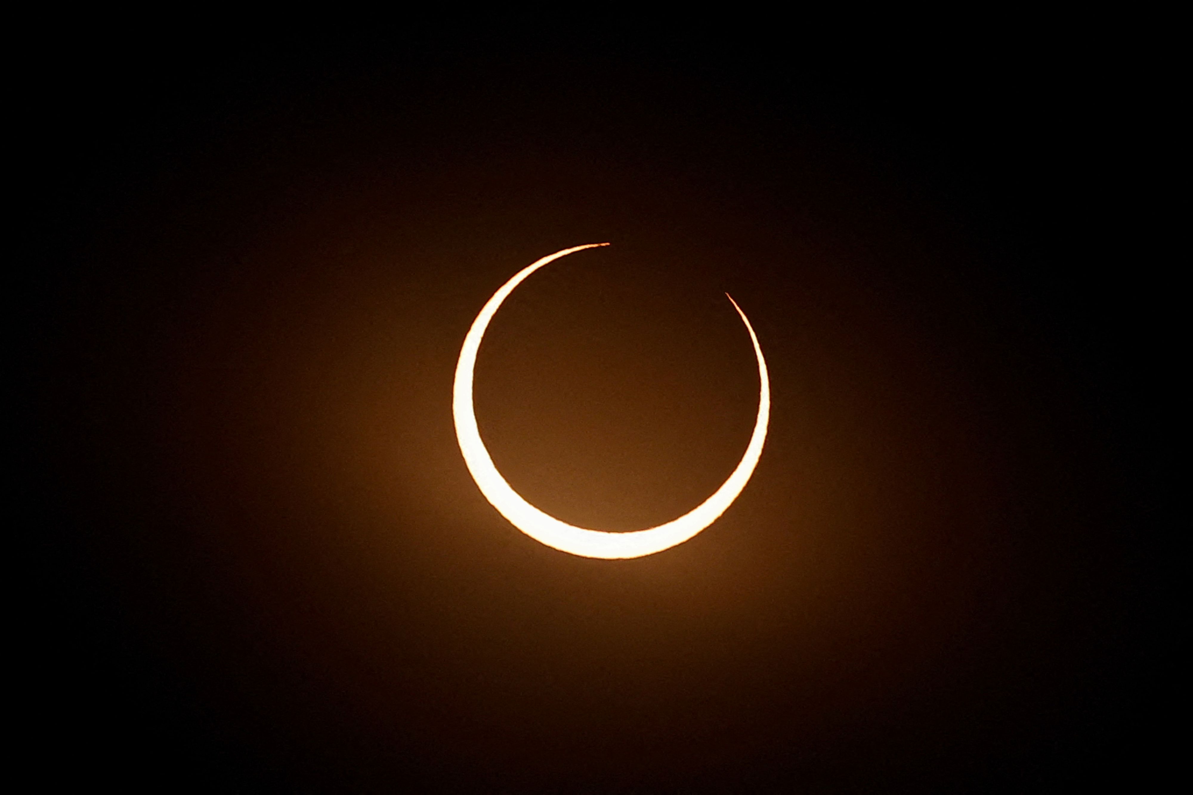 Heute.at - Keine Brille? So geht Sonnenfinsternis schauen auch!