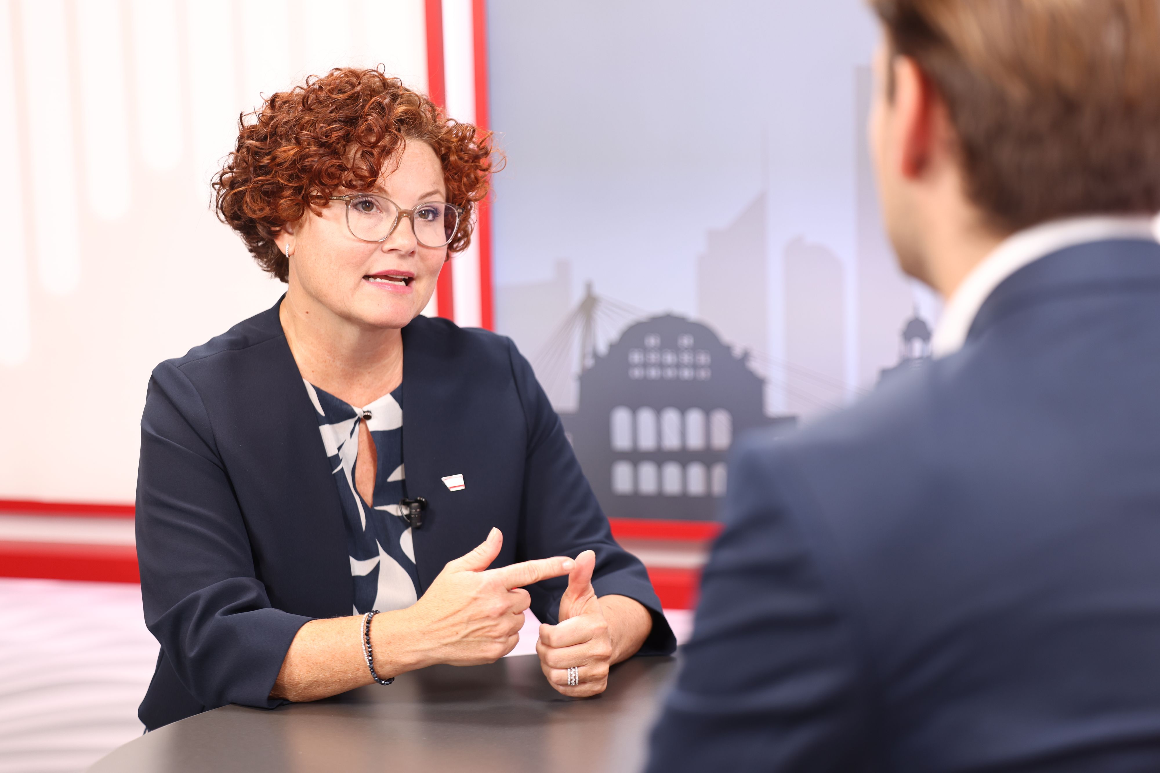 Staatssekretärin Zehetner spricht im 