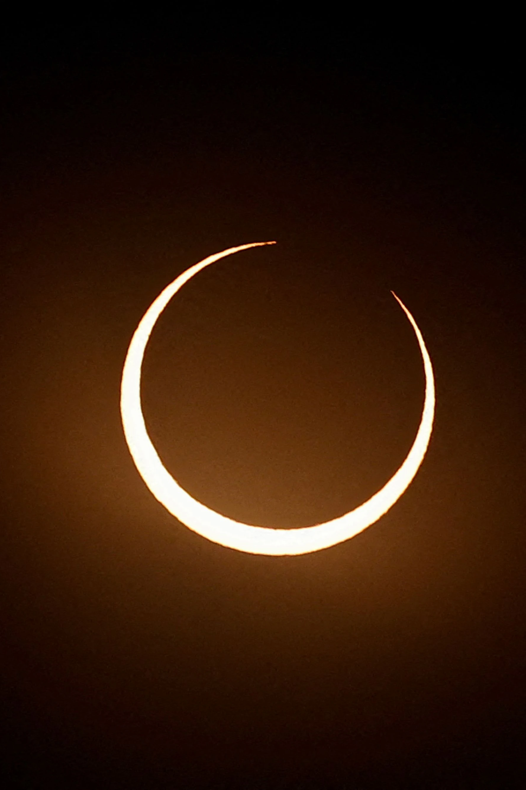 Über Österreich wird die Sonne zu maximal 90 Prozent verdeckt sein – wie hier bei der Sonnenfinsternis im Oktober 2024 in Argentinien