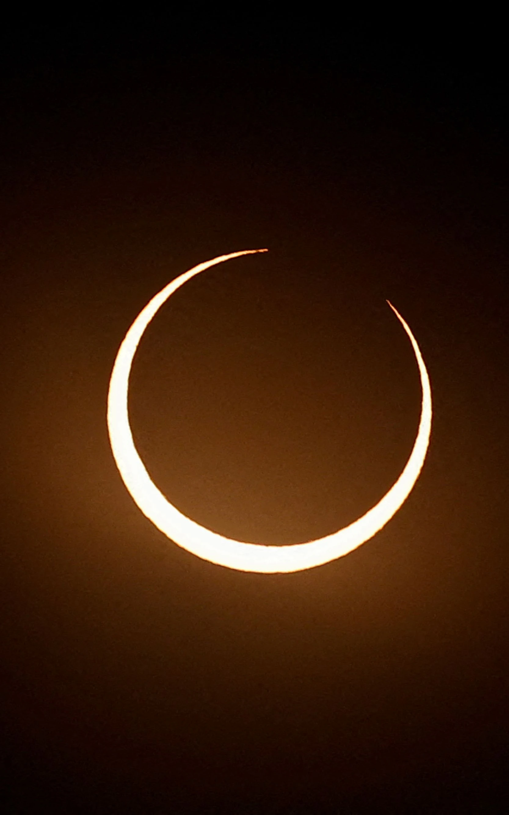 Keine Brille mehr bekommen? So geht Sonnenfinsternis schauen auch!