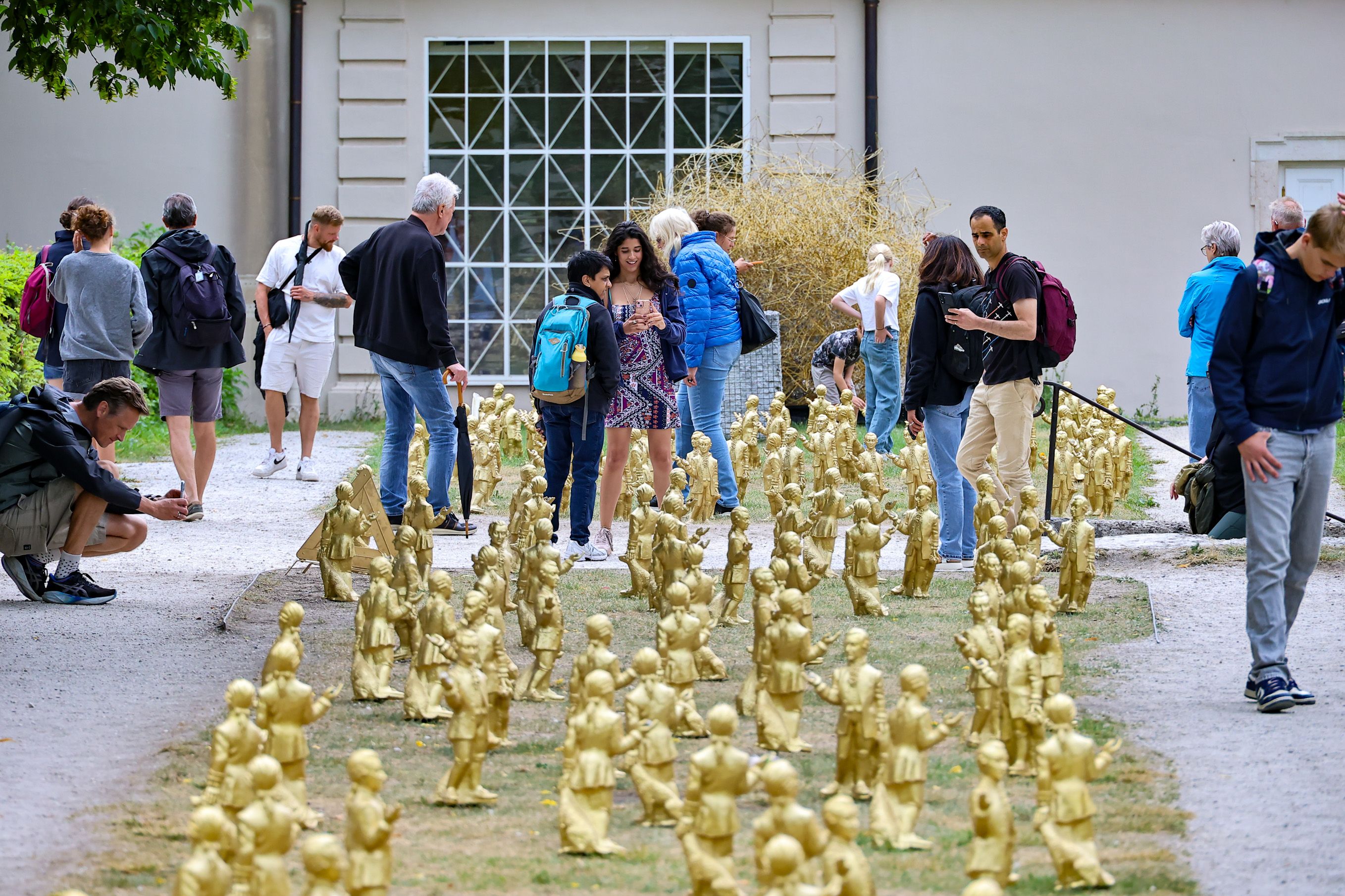 Bereits nach zwei Wochen fehlten mehr als 80 Figuren, inzwischen sind nur noch 20 Exemplare vorhanden, die im Auftrag des Künstlers gesichert wurden.