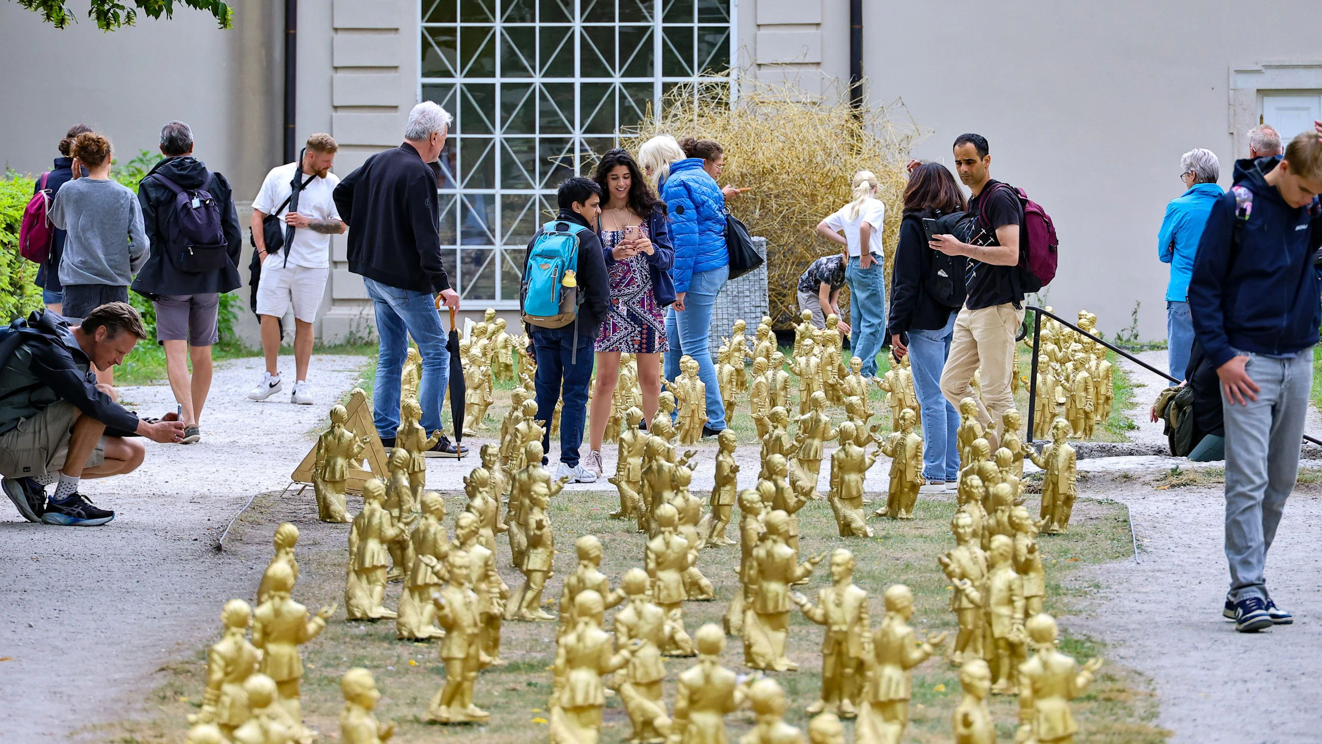 Heute.at - 210 Mini-Mozarts aus dem Mirabellgarten gestohlen