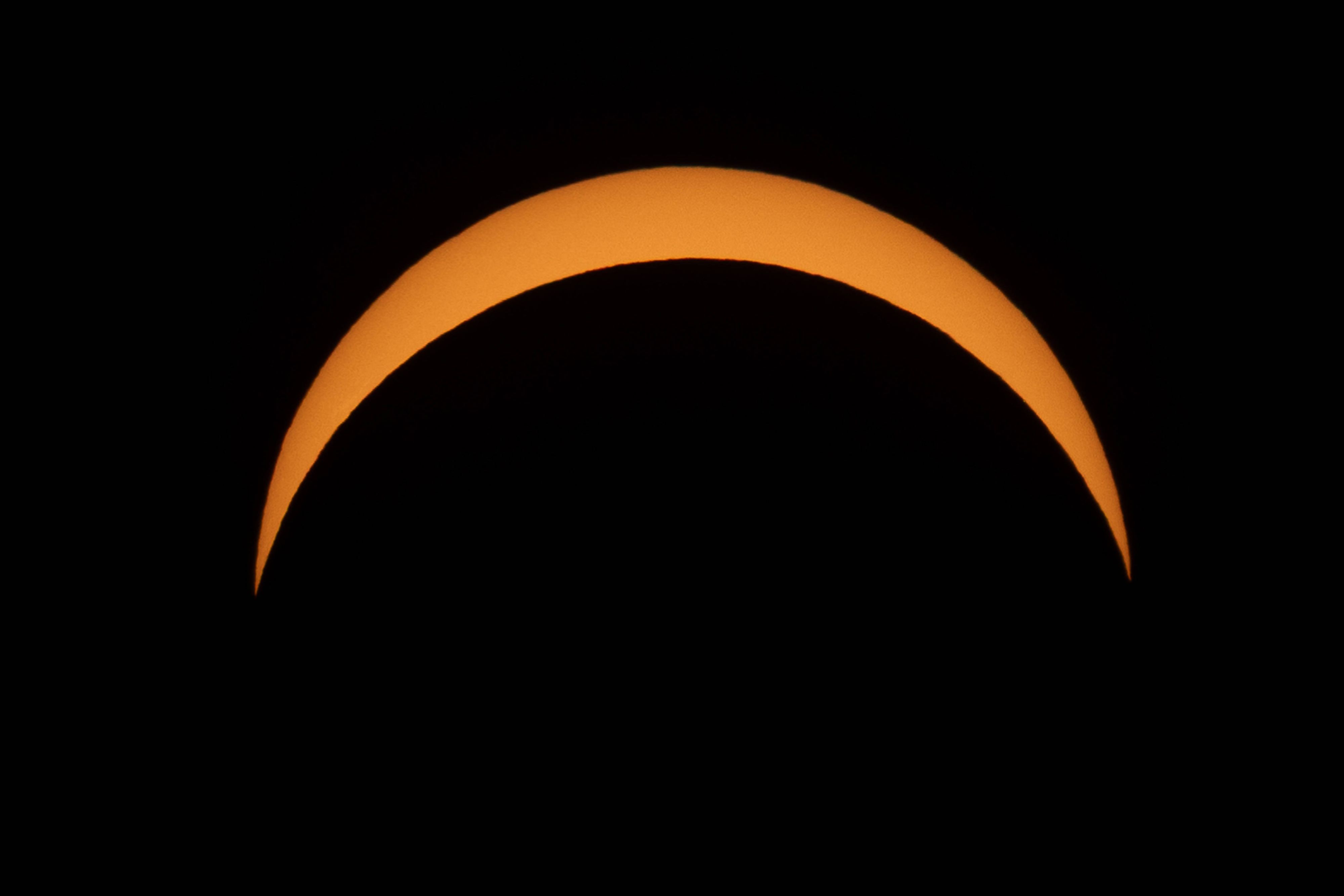 Eine Partielle Sonnenfinsternis war am 12. August 2026 über Europa zu beobachten. Dieses Bild wurde in Siegen-Oberschelden in Nordrhein-Westfalen aufgenommen.
