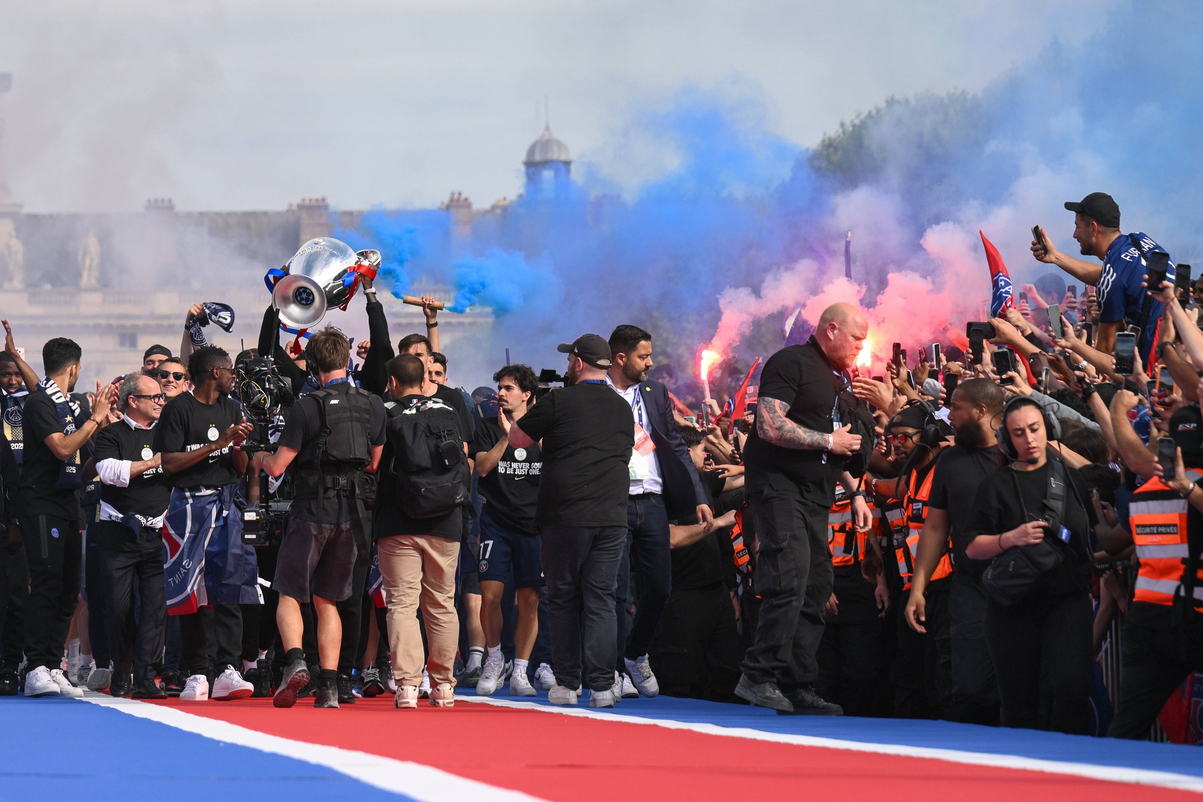 Die Fans von Paris Saint-Gemain.