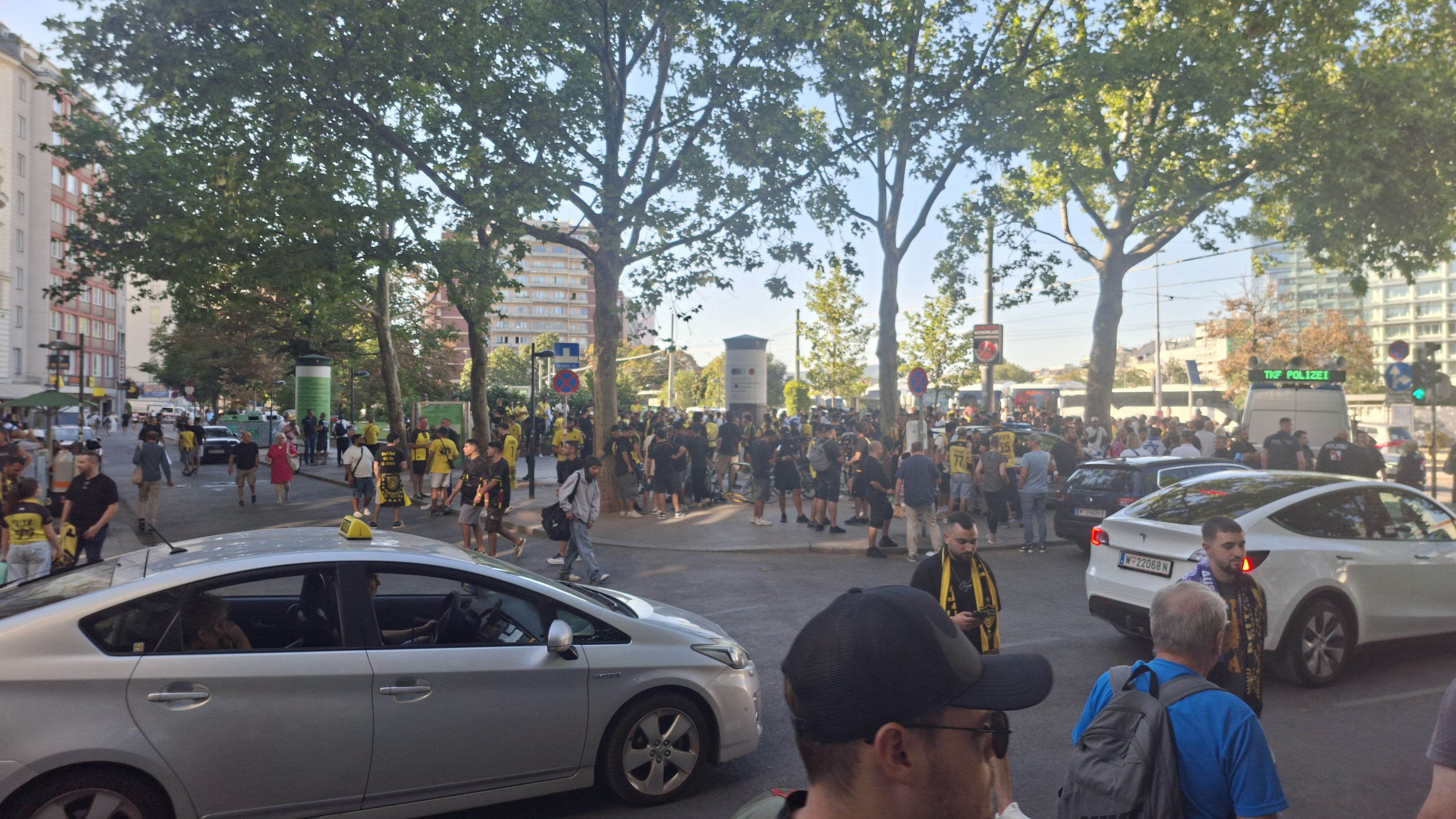 Heute.at - Fuck You Palestine! – Israel-Fans grölen in Wien