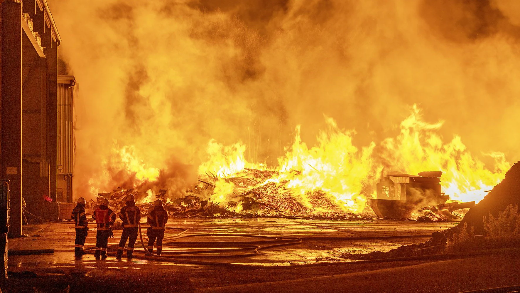Insgesamt 16 Feuerwehren mussten in der Nacht auf Donnerstag ausrücken.