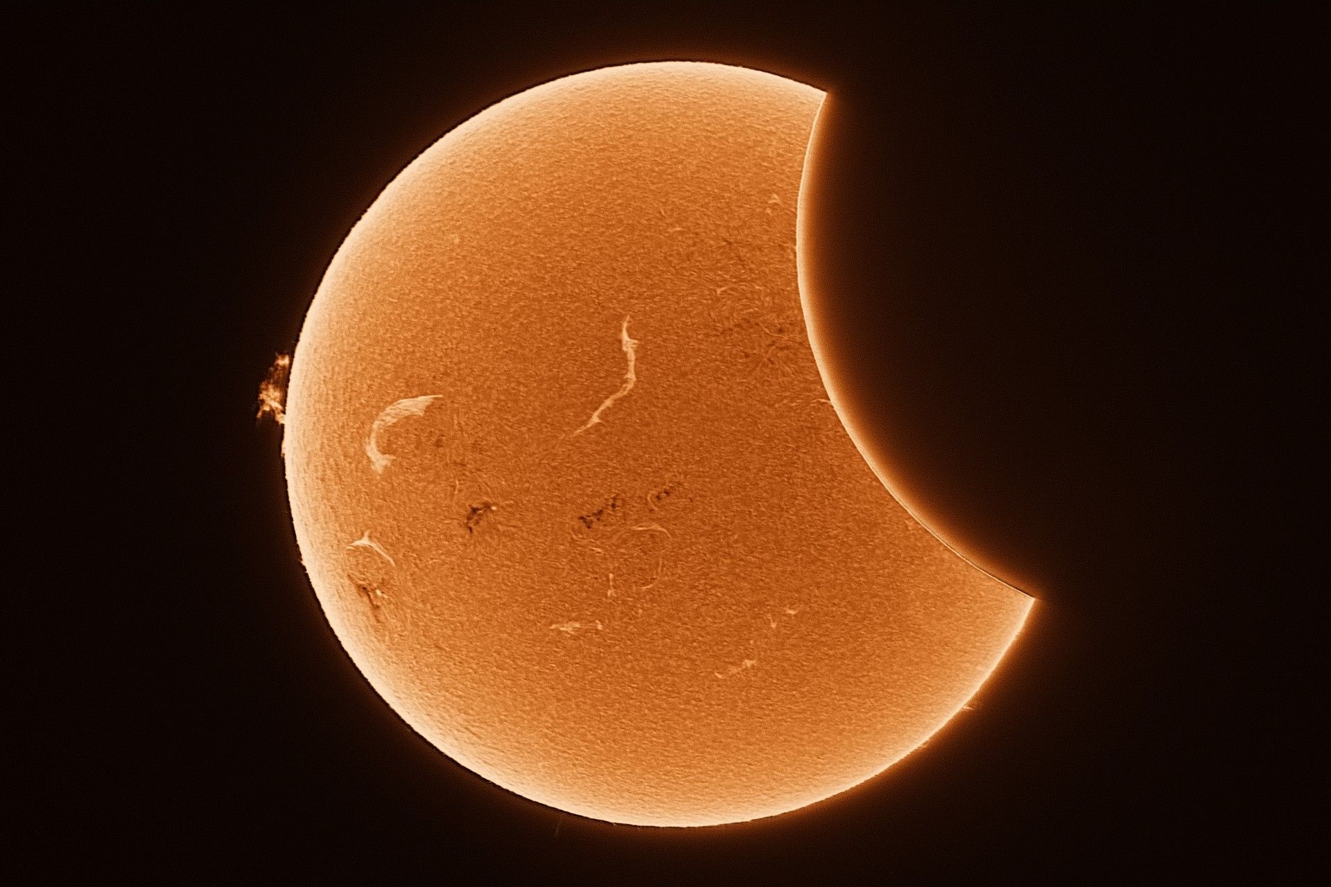 Heute.at - Sonnenfinsternis in Österreich – die besten Fotos