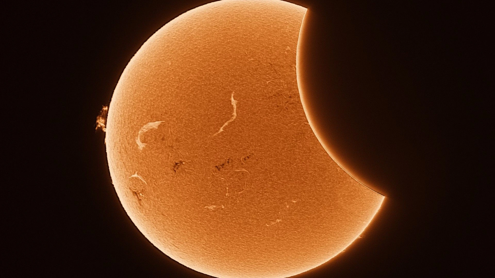 Heute.at - Sonnenfinsternis in Österreich – die besten Fotos