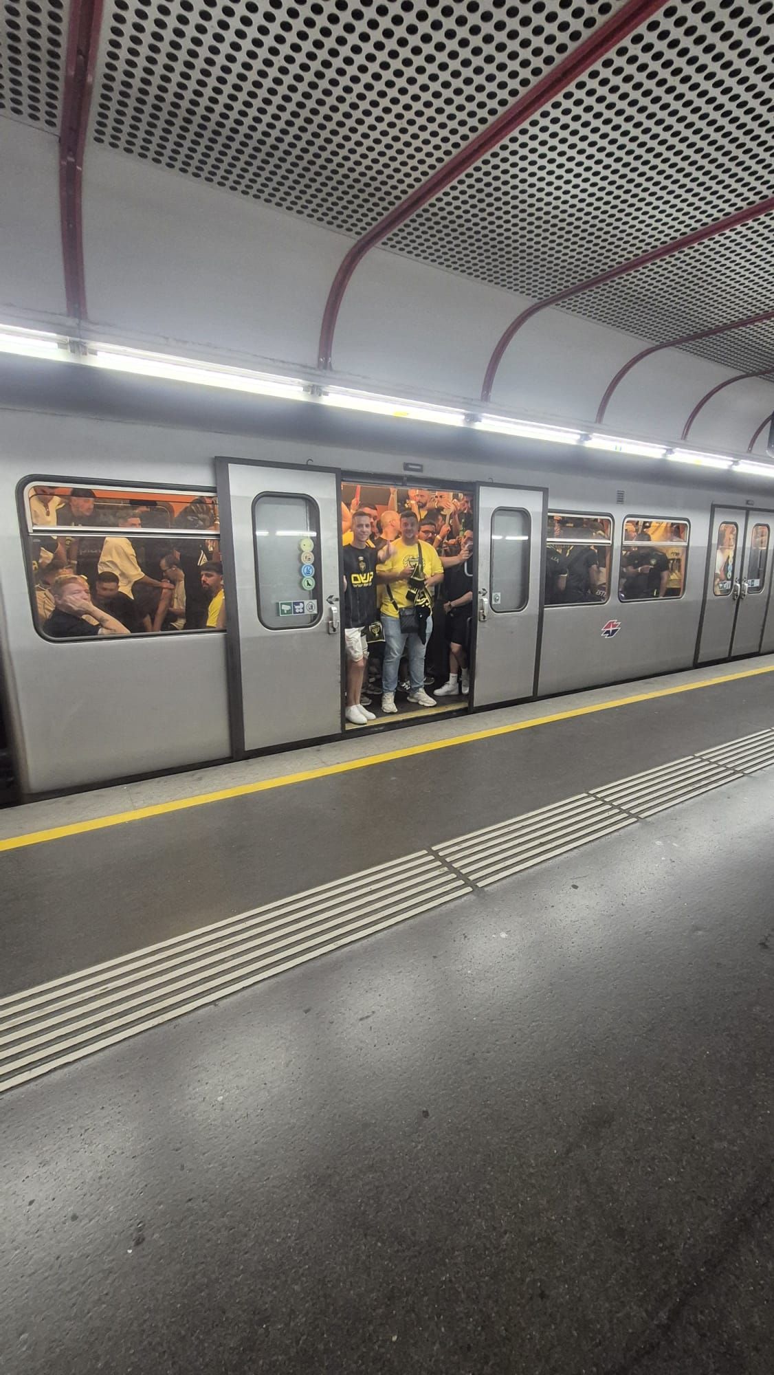 Heute.at - Israel-Fans heizen Wien vor Match gegen Austria ein