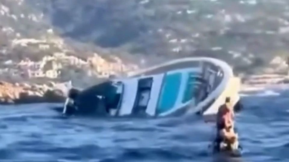 Heute.at - Feuer an Bord! 8-Millionen-Jacht sinkt vor Sardinien
