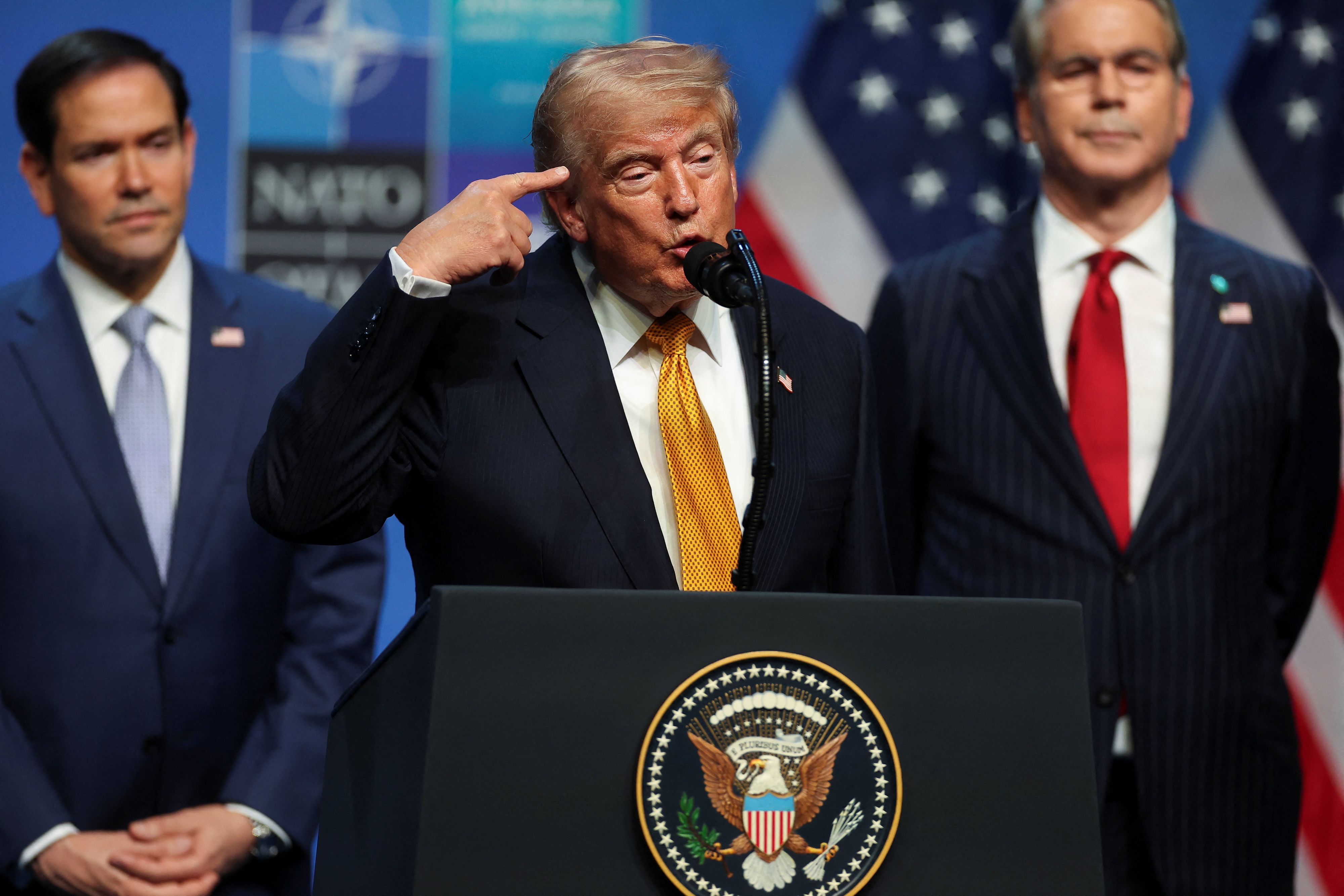 Heute.at - Trump ließ eigene Minister als Lockvögel an Bord zurück