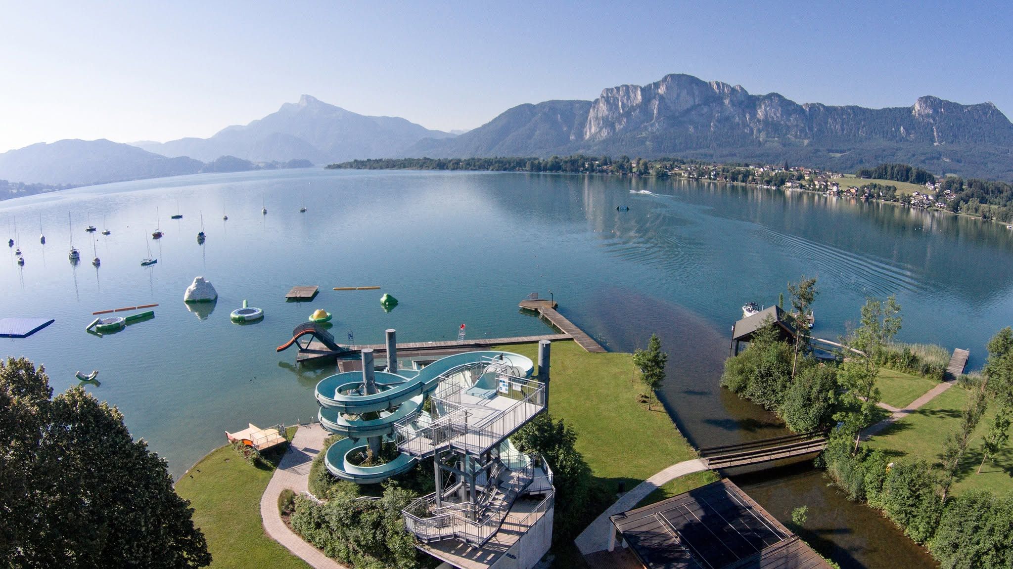 Beliebt bei Groß und Klein – aber derzeit ohne Rutschen: das Alpenseebad Mondsee