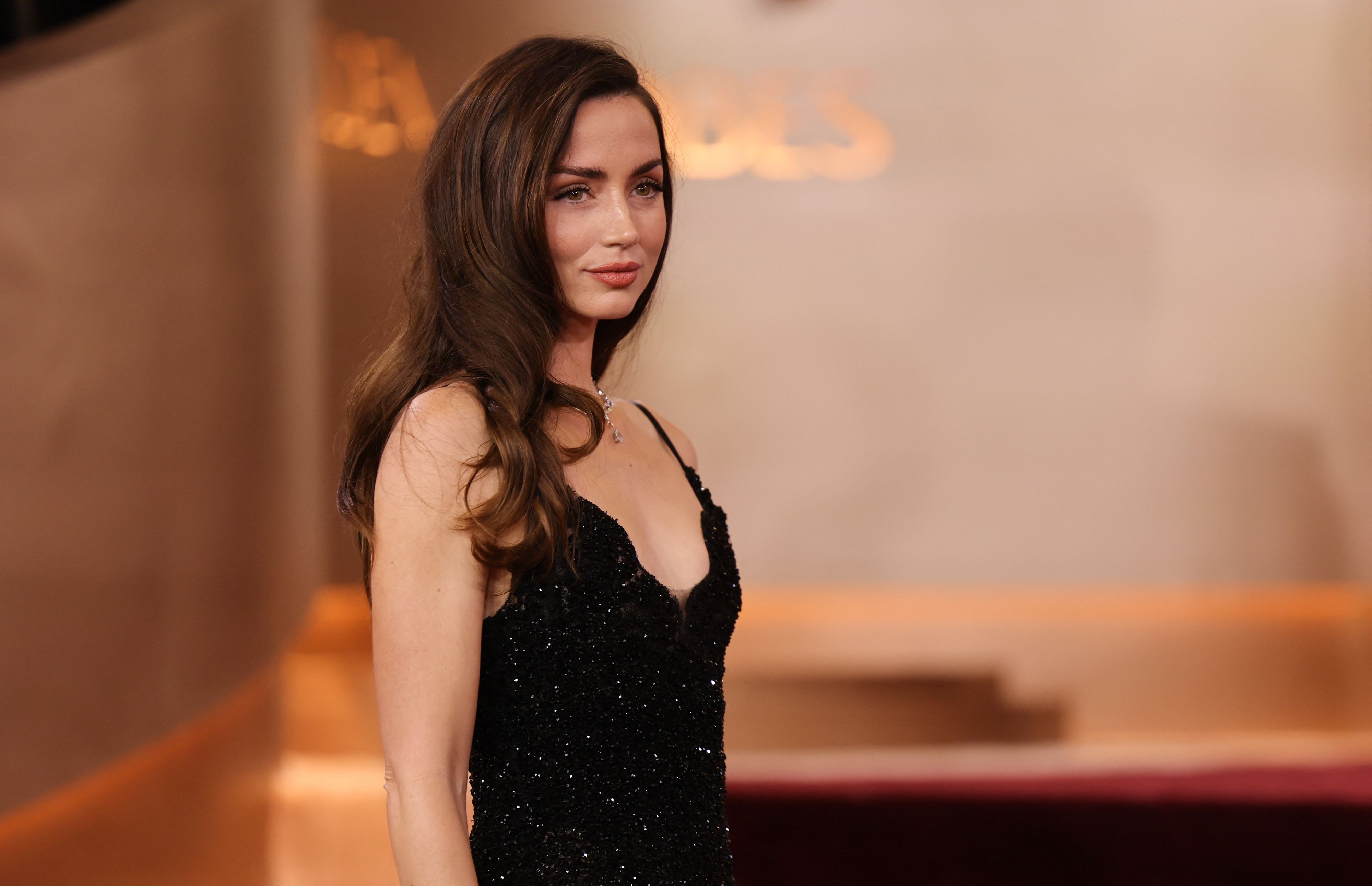 Ana de Armas zeigt sich nach dem Aus mit Tom Cruise wieder verliebt.