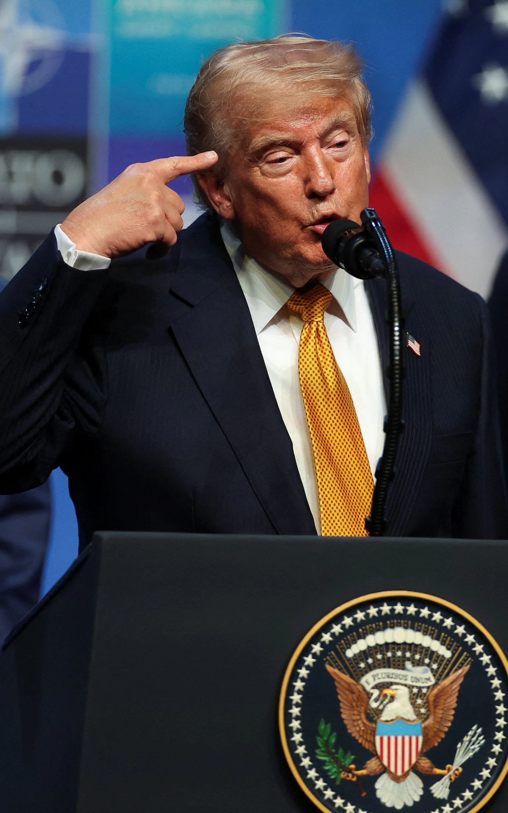 Trump ließ eigene Minister und 13 Journalisten als Lockvögel zurück