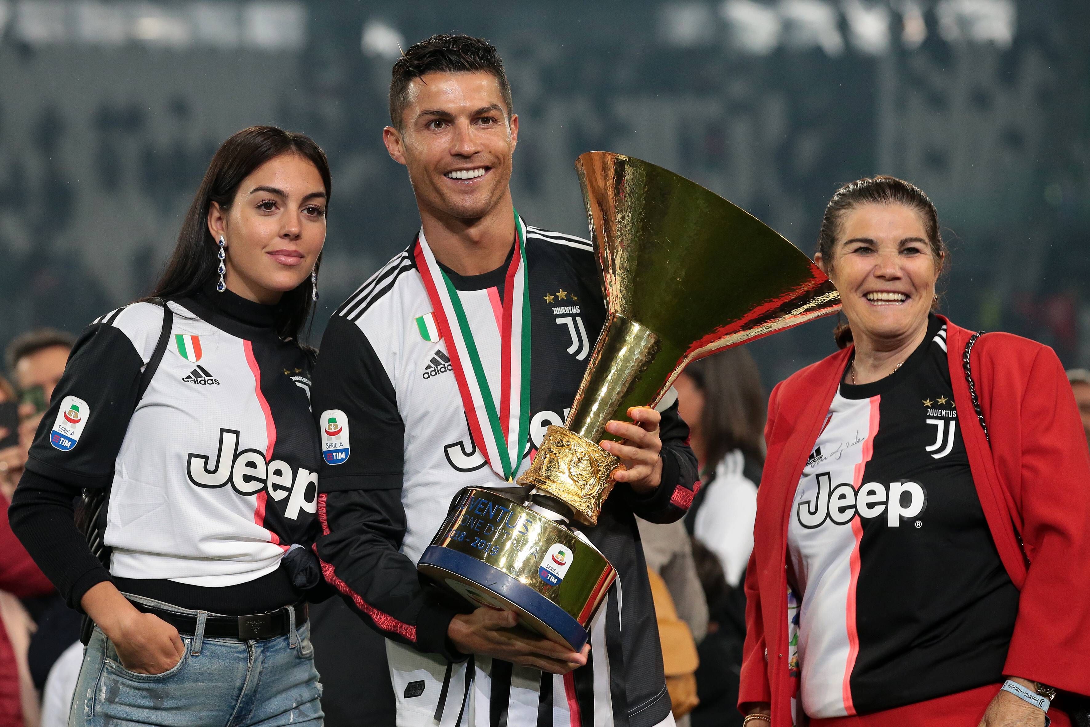 Georgina, Cristiano und seine Mama Dolores im Jahr 2019.
