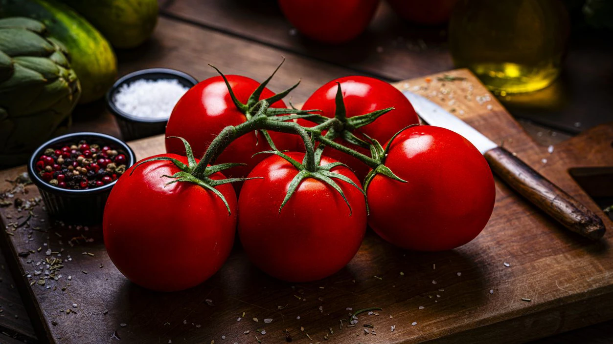 Heute.at - Tomaten lagern: Darum gehört der Stiel weg