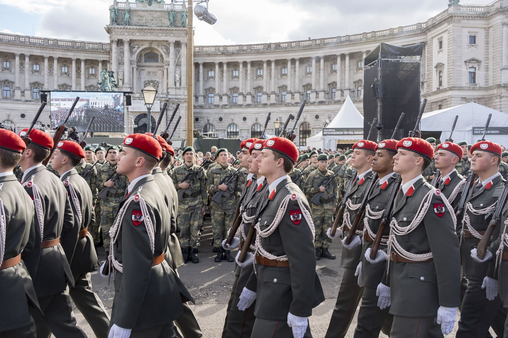 Das Bundesheer hat ein Schreiben an seine Soldaten ausgegeben, in dem mögliche Anbahnungsversuche ausländischer Spione thematisiert werden. 
