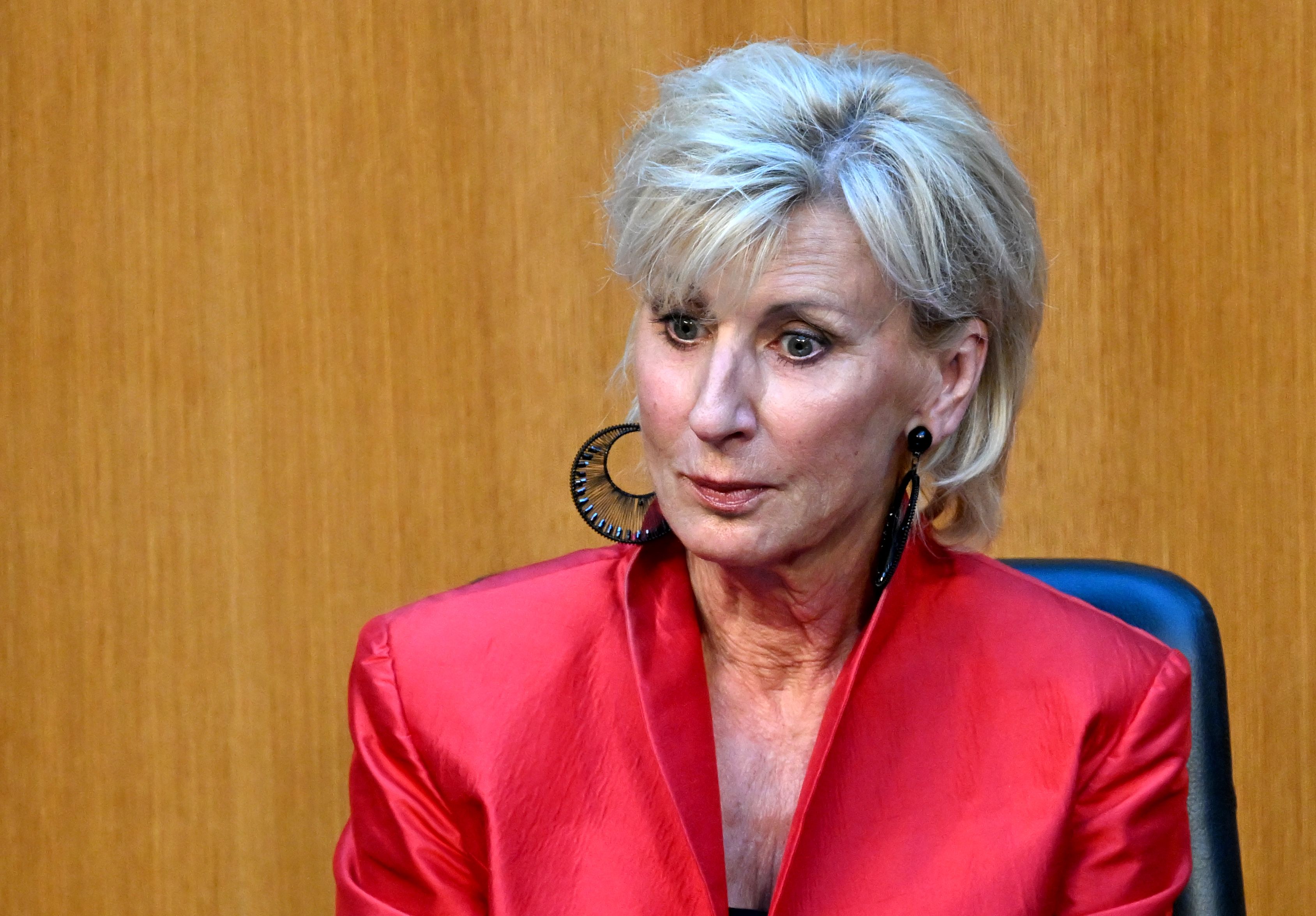 Volksanwältin Gaby Schwarz konnte sich gerade noch retten.
