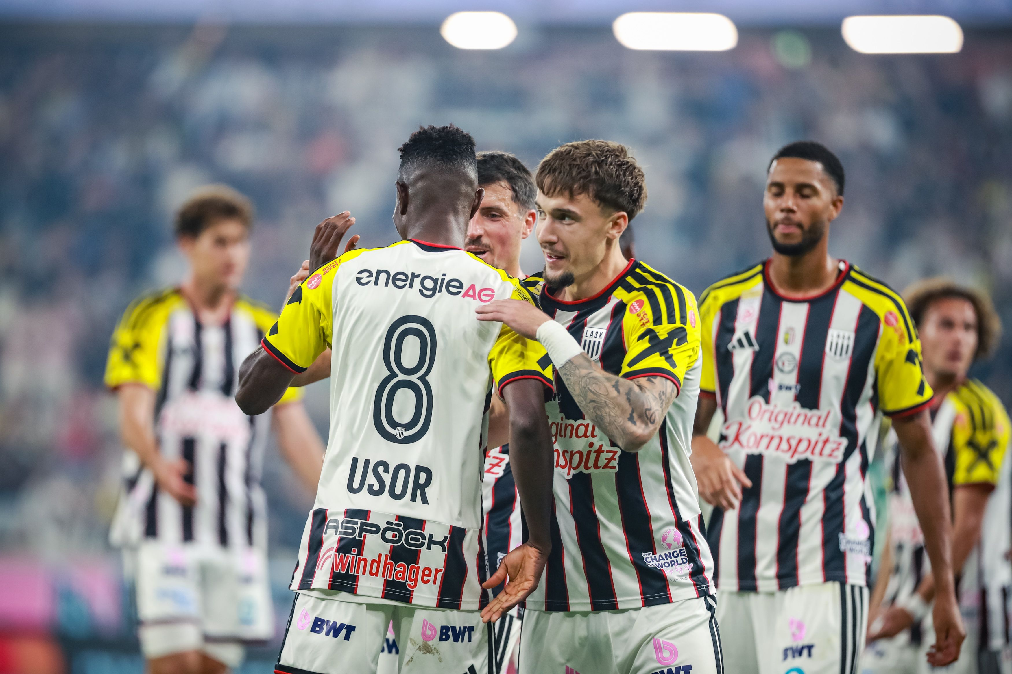 Der LASK jubelt gegen Ried. 