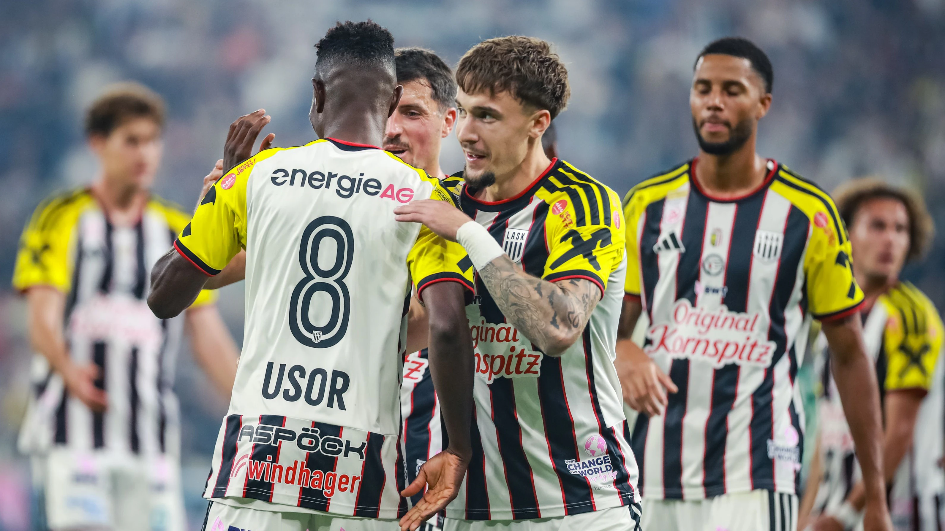 Der LASK jubelt gegen Ried. 