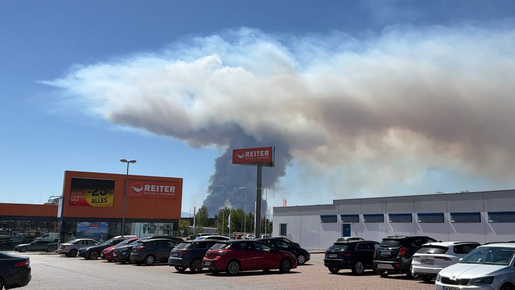 Heute.at - Mega-Waldbrand in NÖ ist sogar aus dem All zu sehen