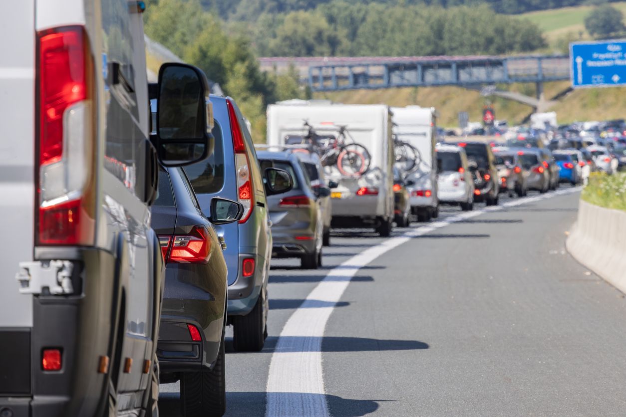 Nach einem Crash mit mehreren Fahrzeugen ist die Karawankenautobahn gesperrt. (Symbolbild)