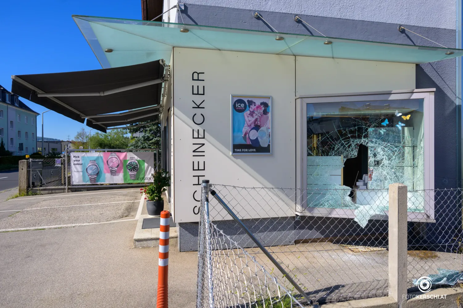 Bei diesem Juwelier in Leonding wurde in der Nacht eingebrochen. Das Geschäft befindet sich quasi direkt an der Grenze zu Traun.