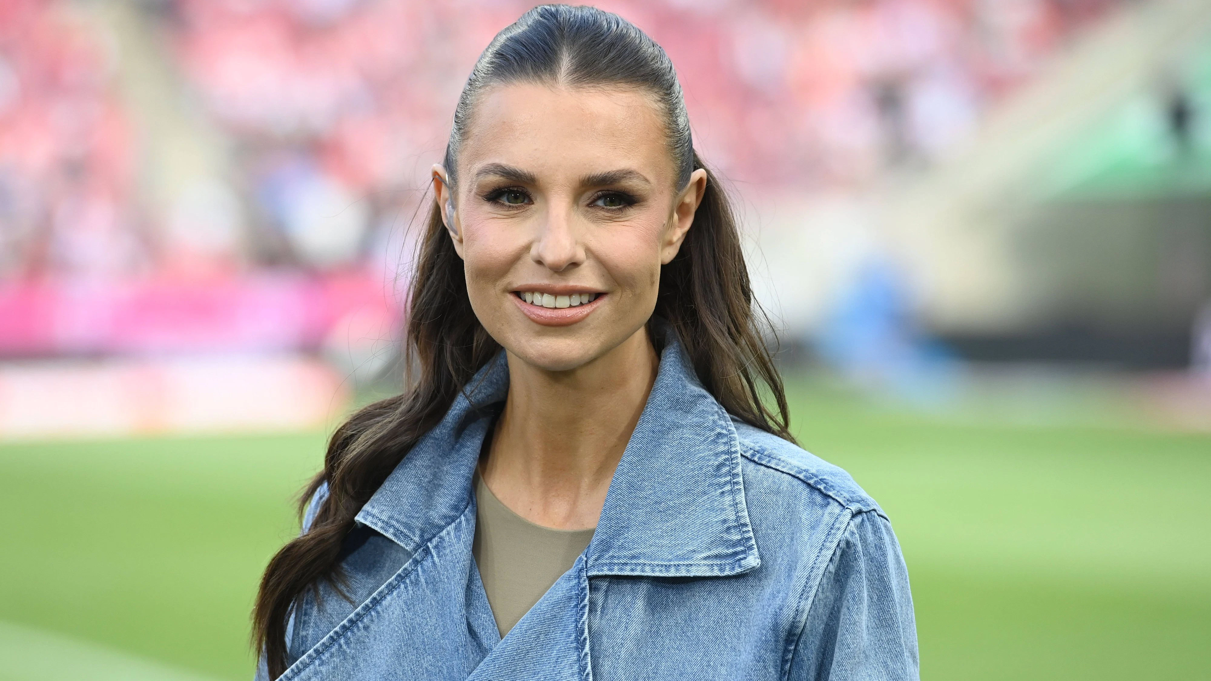 Laura WONTORRA, DAZN-Moderatorin, Portraet, Portrait, Porträt, Einzelbild, angeschnittenes Einzelmotiv, Fussball 1. Bundesliga, 33. Spieltag, matchday33, 1. FC Koeln K - 1. FC Heidenheim 1-3 am 10.05.2026 in Koeln/ Deutschland. DFL regulations prohibit any use of photographs as image sequences and/or quasi-video Â *** Laura WONTORRA, DAZN presenter, portrait, portrait, portrait, single image, cropped single motif, Football 1 Bundesliga, 33 Matchday, matchday33, 1 FC Koeln K 1 FC Heidenheim 1 3 on 10 05 2026 in Koeln Germany DFL regulations prohibit any use of photographs as image sequences and or quasi video Â